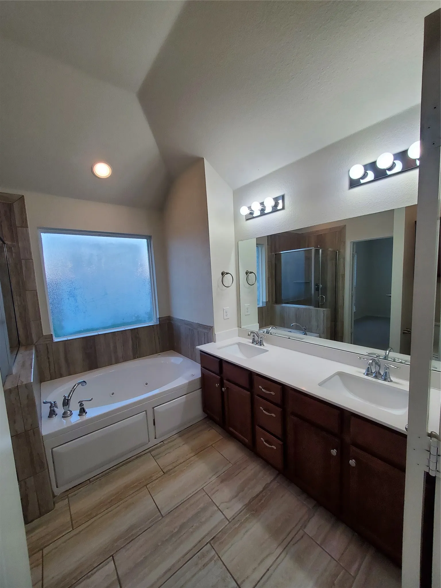 Single Family Residence For Sale in Collin County , 1940 Ridgecrest Drive, Royse City, Texas 75189, 4 Bedroom, 2 Bathroom, 2 Garage spaces, 1,821 Sqft, built in 2018, mls#21300318, Real Estate Agent in Royse City, Homes For Sale in Collin county, Homes For Sale in Royse City, Realtor in Royse City Texas, Real Estate Brokerage Independent Realty Texas, Luminita Cordes Realtor