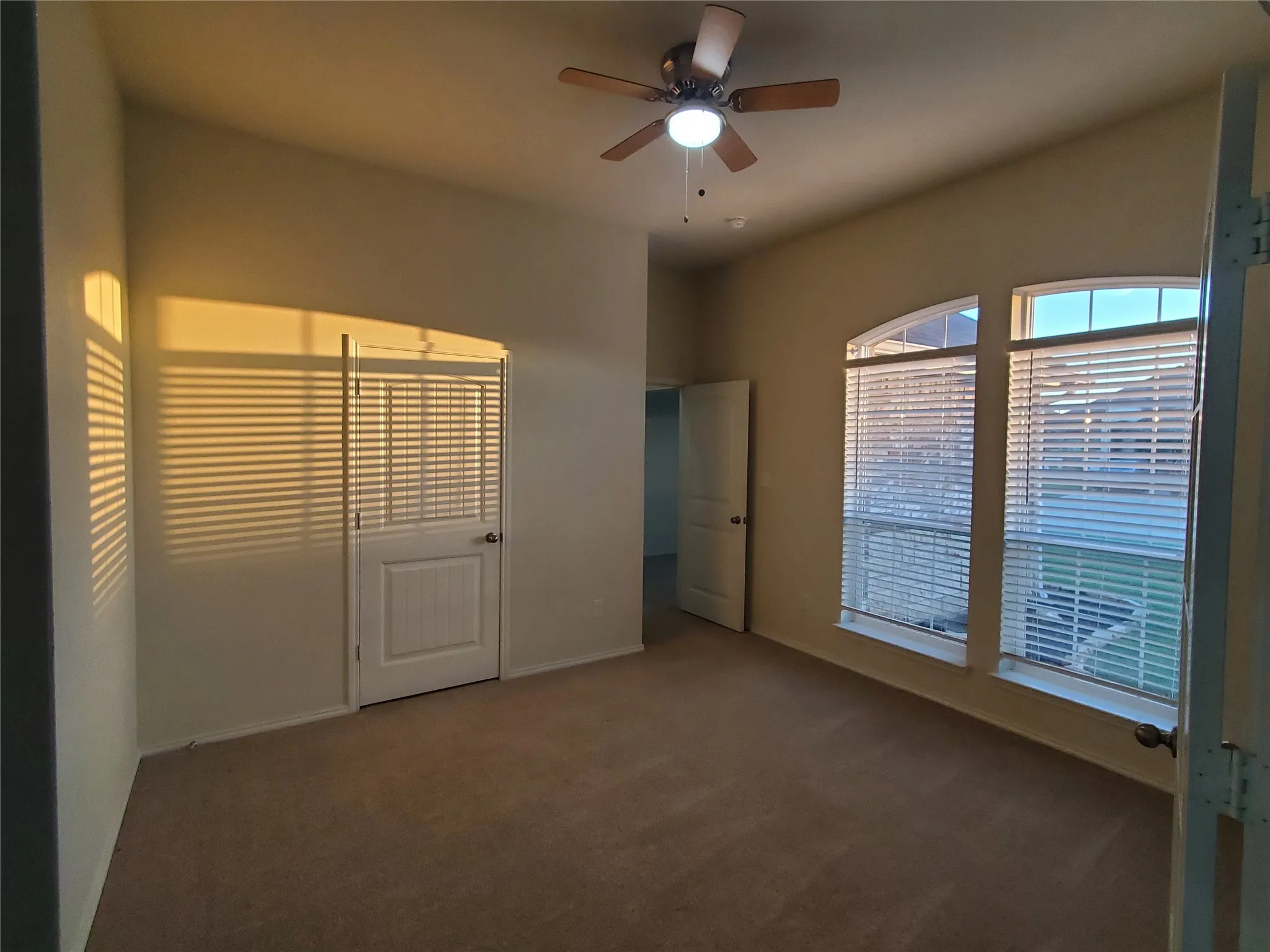 Single Family Residence For Sale in Collin County , 1940 Ridgecrest Drive, Royse City, Texas 75189, 4 Bedroom, 2 Bathroom, 2 Garage spaces, 1,821 Sqft, built in 2018, mls#21300318, Real Estate Agent in Royse City, Homes For Sale in Collin county, Homes For Sale in Royse City, Realtor in Royse City Texas, Real Estate Brokerage Independent Realty Texas, Luminita Cordes Realtor