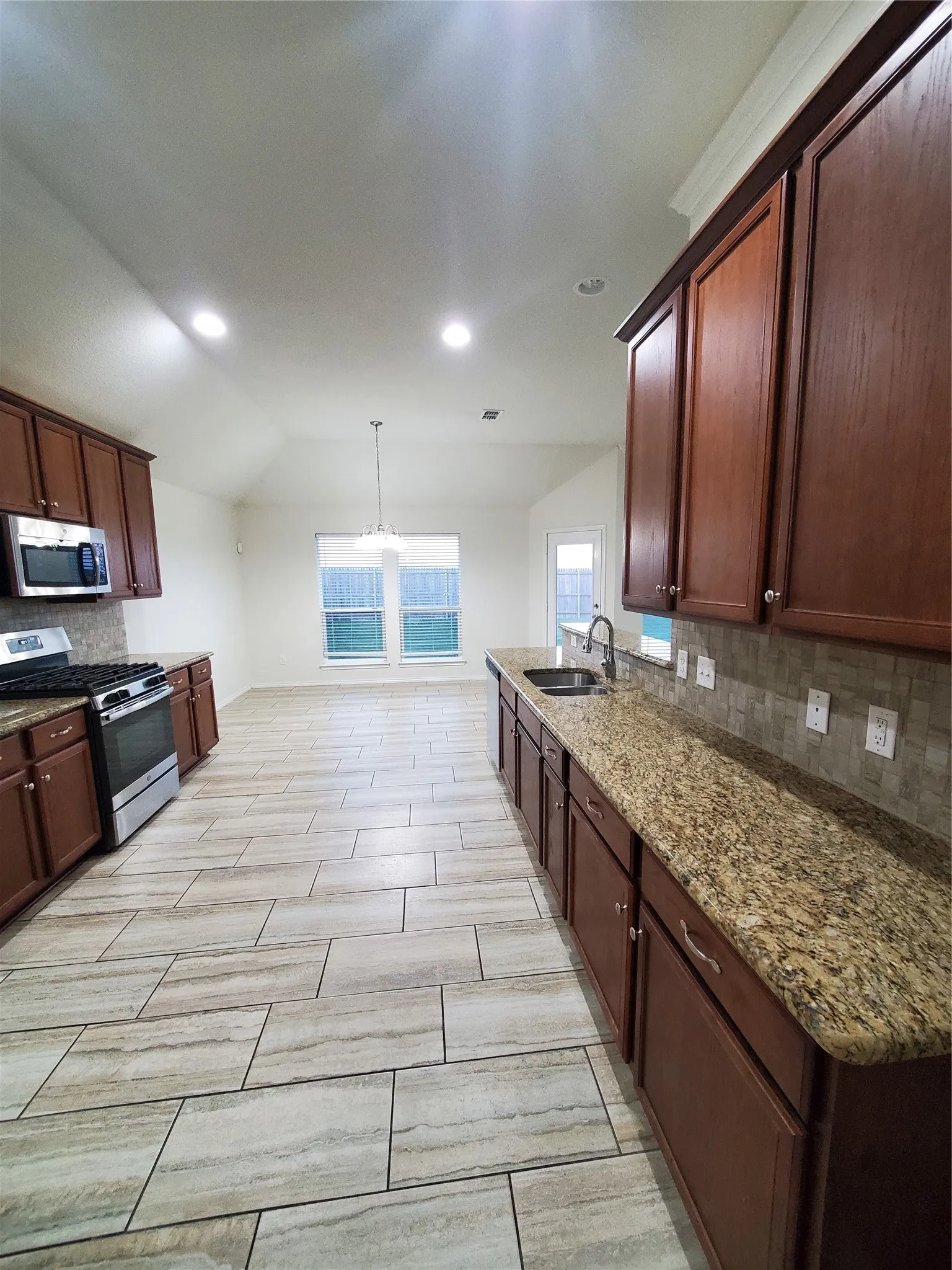 Single Family Residence For Sale in Collin County , 1940 Ridgecrest Drive, Royse City, Texas 75189, 4 Bedroom, 2 Bathroom, 2 Garage spaces, 1,821 Sqft, built in 2018, mls#21300318, Real Estate Agent in Royse City, Homes For Sale in Collin county, Homes For Sale in Royse City, Realtor in Royse City Texas, Real Estate Brokerage Independent Realty Texas, Luminita Cordes Realtor