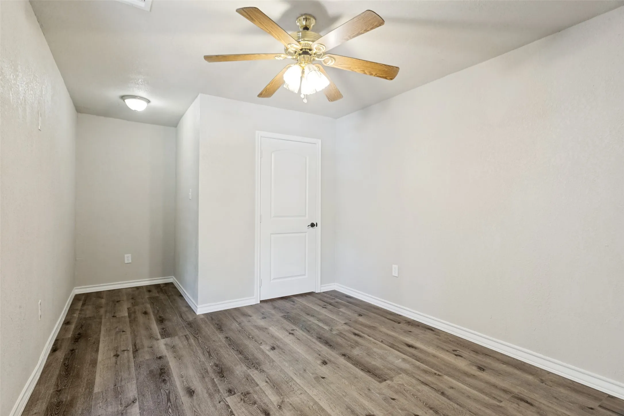 Single Family Residence For Sale in Johnson County , 417 Marengo Street, Cleburne, Texas 76033, 3 Bedroom, 2 Bathroom, 1 Garage spaces, 1,250 Sqft, built in 1950, mls#21299243, Real Estate Agent in Cleburne, Homes For Sale in Johnson county, Homes For Sale in Cleburne, Realtor in Cleburne Texas, Real Estate Brokerage Independent Realty Texas, Luminita Cordes Realtor