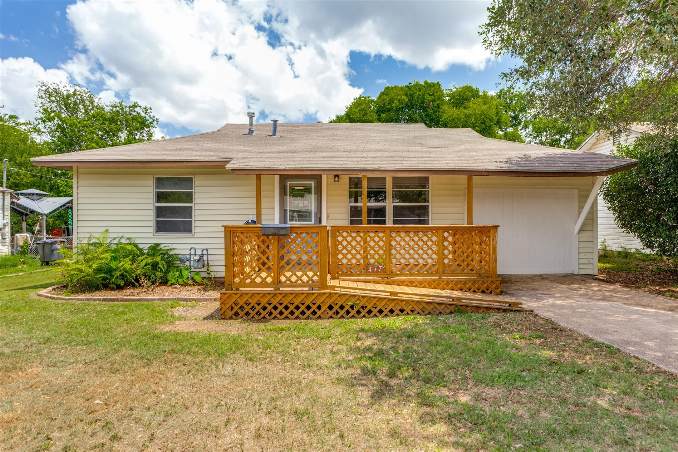 Single Family Residence For Sale in Johnson County , 417 Marengo Street, Cleburne, Texas 76033, 3 Bedroom, 2 Bathroom, 1 Garage spaces, 1,250 Sqft, built in 1950, mls#21299243, Real Estate Agent in Cleburne, Homes For Sale in Johnson county, Homes For Sale in Cleburne, Realtor in Cleburne Texas, Real Estate Brokerage Independent Realty Texas, Luminita Cordes Realtor