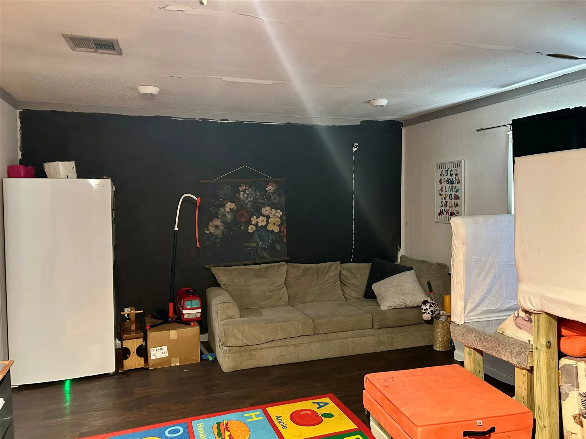 Single Family Residence For Sale in Mc Lennan County , 285 N Avenue B, Crawford, Texas 76638, 3 Bedroom, 2 Bathroom, Garage spaces, 2,099 Sqft, built in 1973, mls#21300848, Real Estate Agent in Crawford, Homes For Sale in Mc Lennan county, Homes For Sale in Crawford, Realtor in Crawford Texas, Real Estate Brokerage Independent Realty Texas, Luminita Cordes Realtor