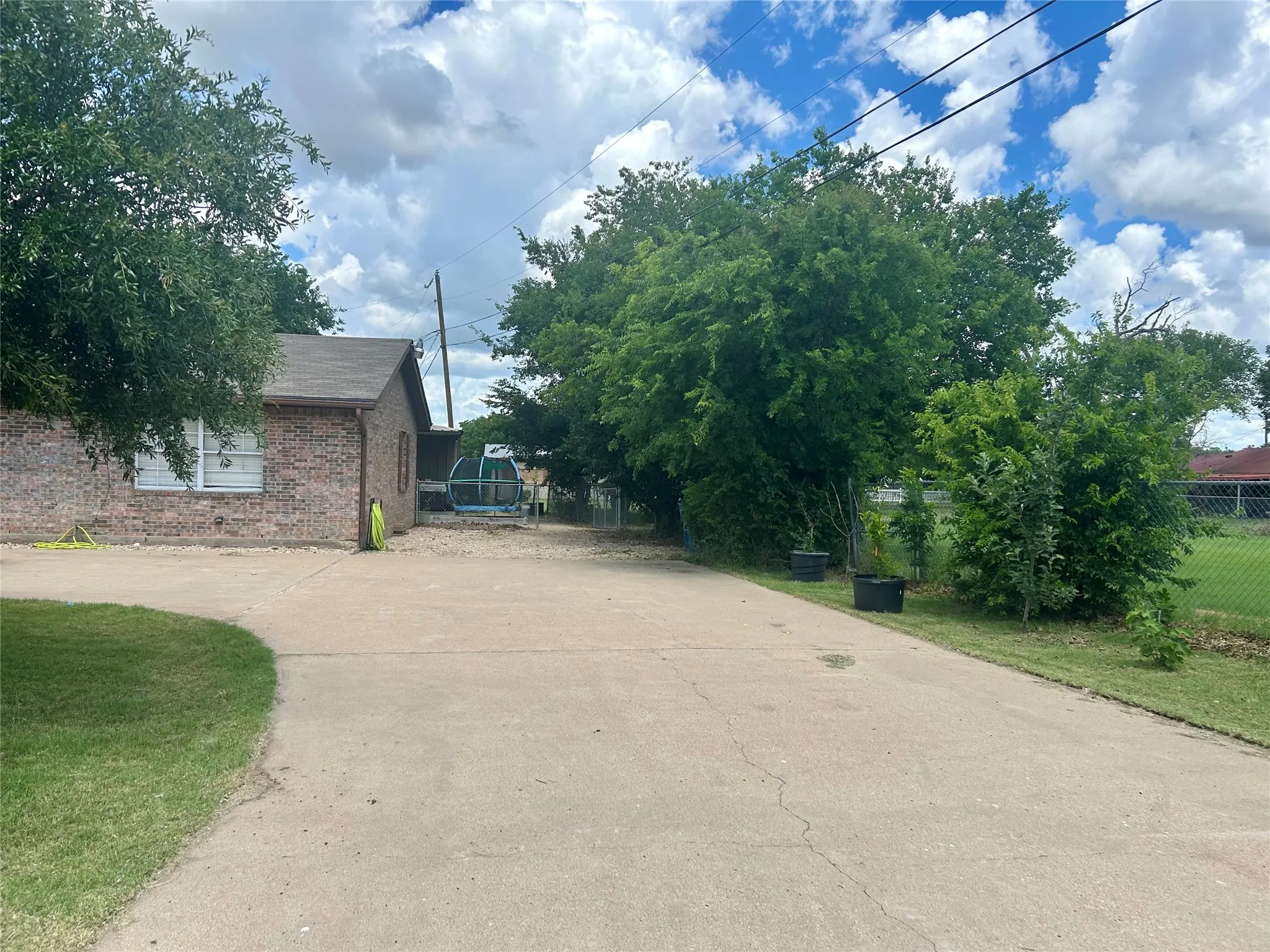 Single Family Residence For Sale in Mc Lennan County , 285 N Avenue B, Crawford, Texas 76638, 3 Bedroom, 2 Bathroom, Garage spaces, 2,099 Sqft, built in 1973, mls#21300848, Real Estate Agent in Crawford, Homes For Sale in Mc Lennan county, Homes For Sale in Crawford, Realtor in Crawford Texas, Real Estate Brokerage Independent Realty Texas, Luminita Cordes Realtor