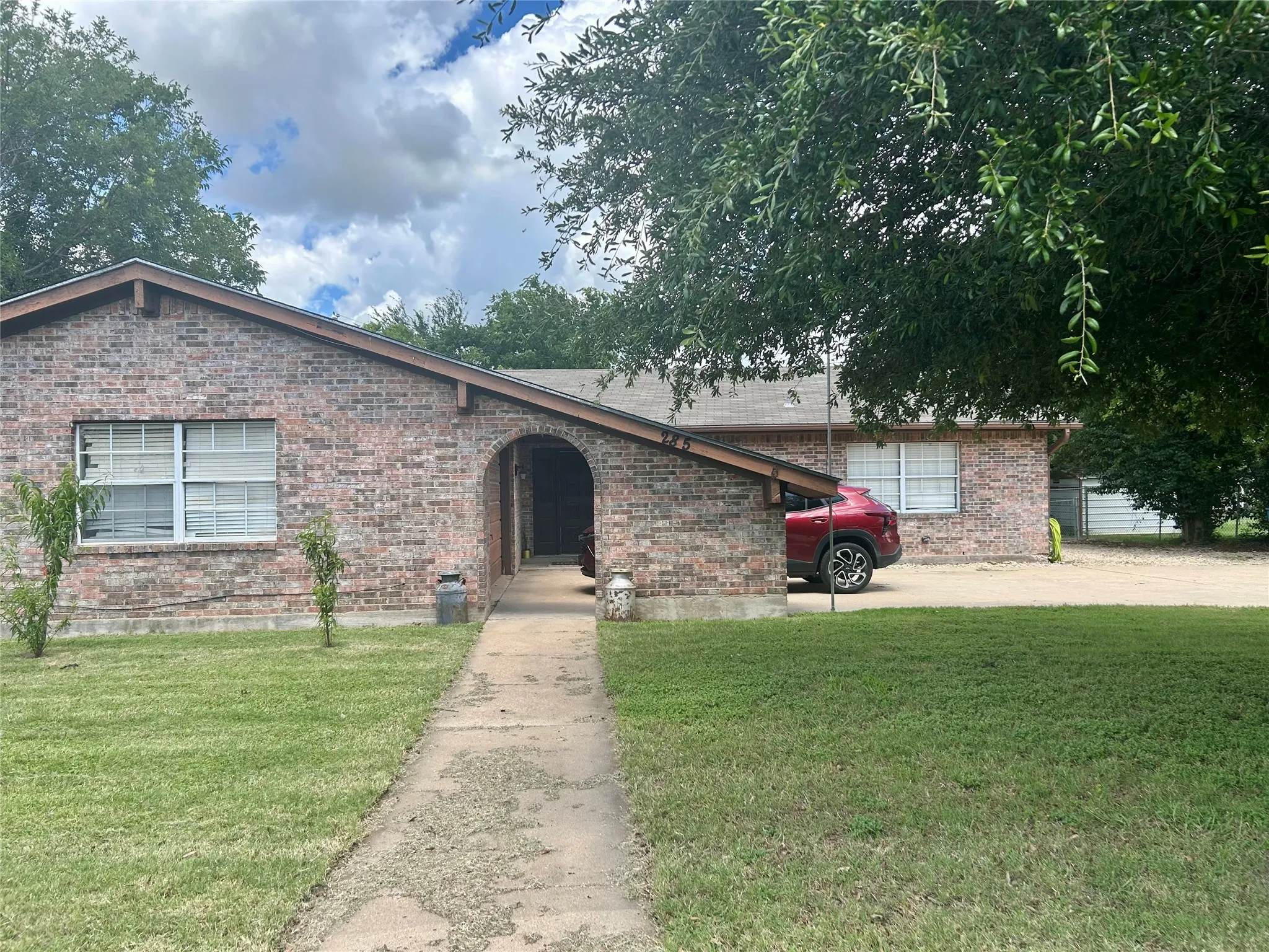 Single Family Residence For Sale in Mc Lennan County , 285 N Avenue B, Crawford, Texas 76638, 3 Bedroom, 2 Bathroom, Garage spaces, 2,099 Sqft, built in 1973, mls#21300848, Real Estate Agent in Crawford, Homes For Sale in Mc Lennan county, Homes For Sale in Crawford, Realtor in Crawford Texas, Real Estate Brokerage Independent Realty Texas, Luminita Cordes Realtor