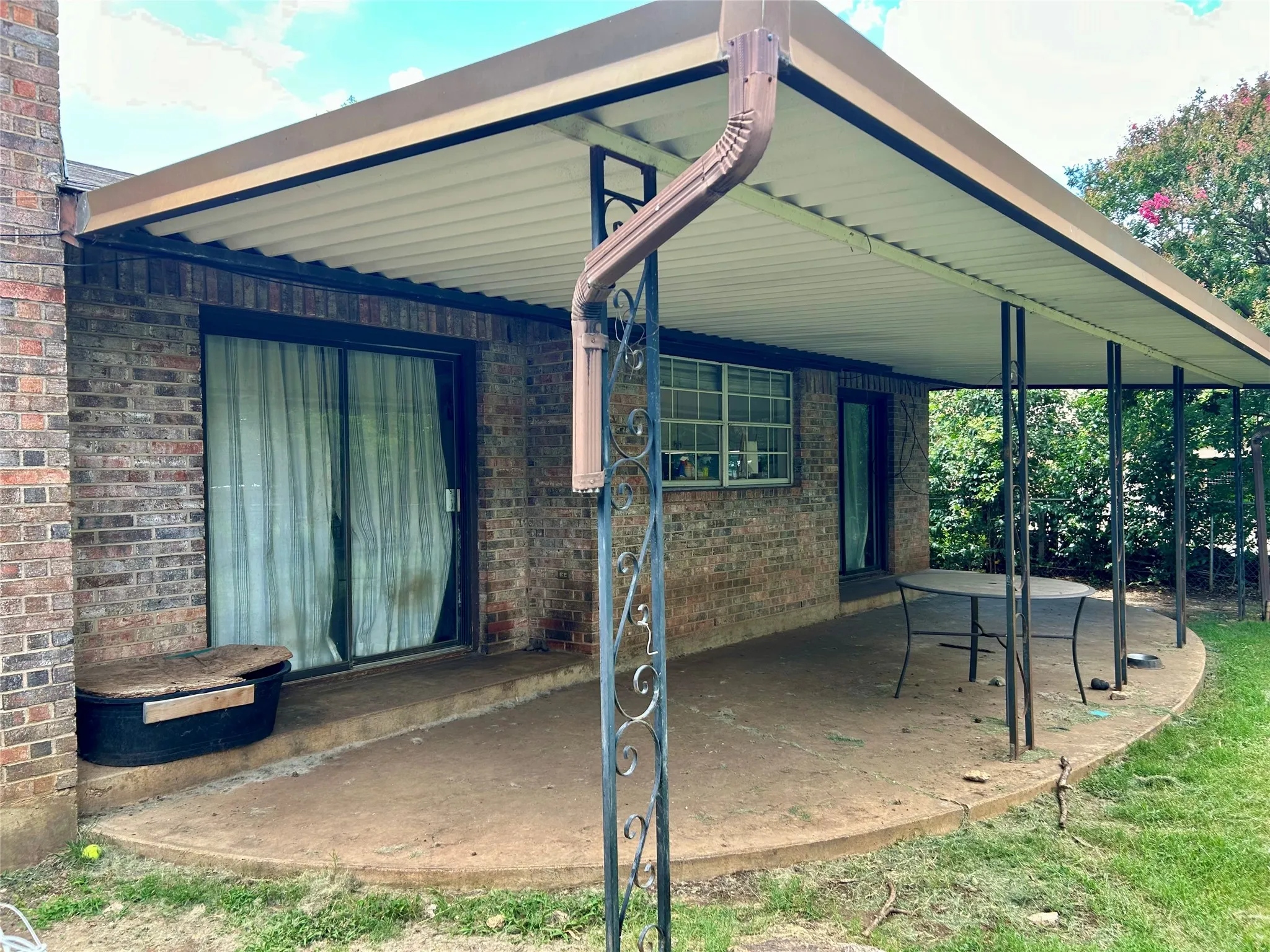 Single Family Residence For Sale in Mc Lennan County , 285 N Avenue B, Crawford, Texas 76638, 3 Bedroom, 2 Bathroom, Garage spaces, 2,099 Sqft, built in 1973, mls#21300848, Real Estate Agent in Crawford, Homes For Sale in Mc Lennan county, Homes For Sale in Crawford, Realtor in Crawford Texas, Real Estate Brokerage Independent Realty Texas, Luminita Cordes Realtor