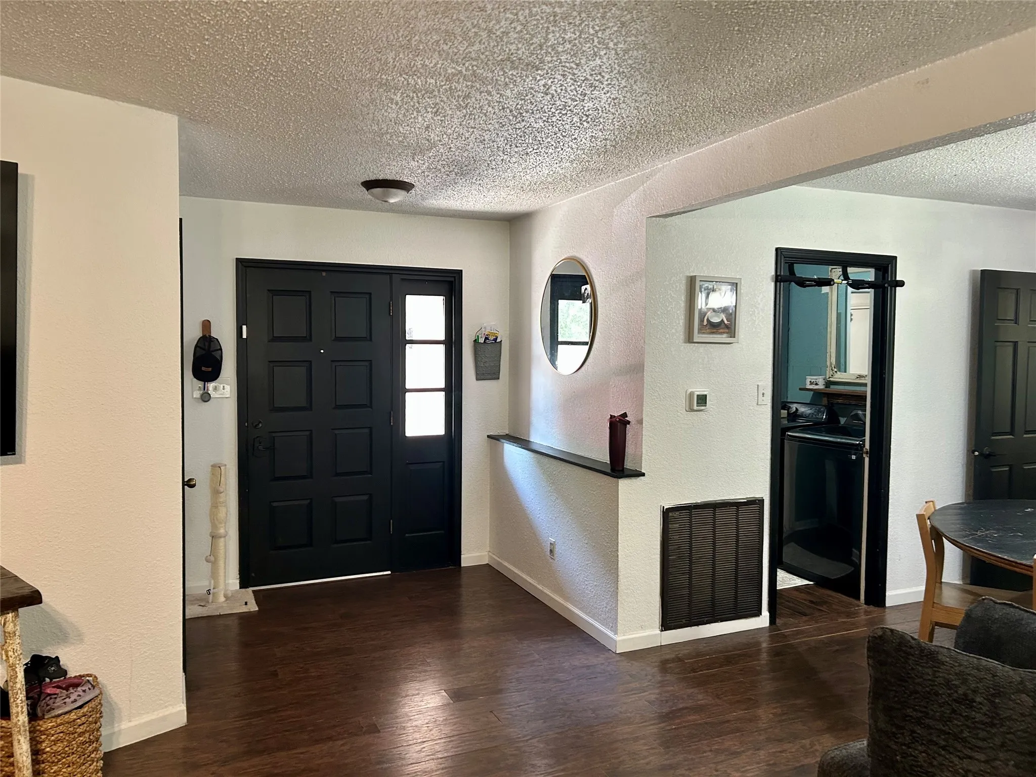Single Family Residence For Sale in Mc Lennan County , 285 N Avenue B, Crawford, Texas 76638, 3 Bedroom, 2 Bathroom, Garage spaces, 2,099 Sqft, built in 1973, mls#21300848, Real Estate Agent in Crawford, Homes For Sale in Mc Lennan county, Homes For Sale in Crawford, Realtor in Crawford Texas, Real Estate Brokerage Independent Realty Texas, Luminita Cordes Realtor