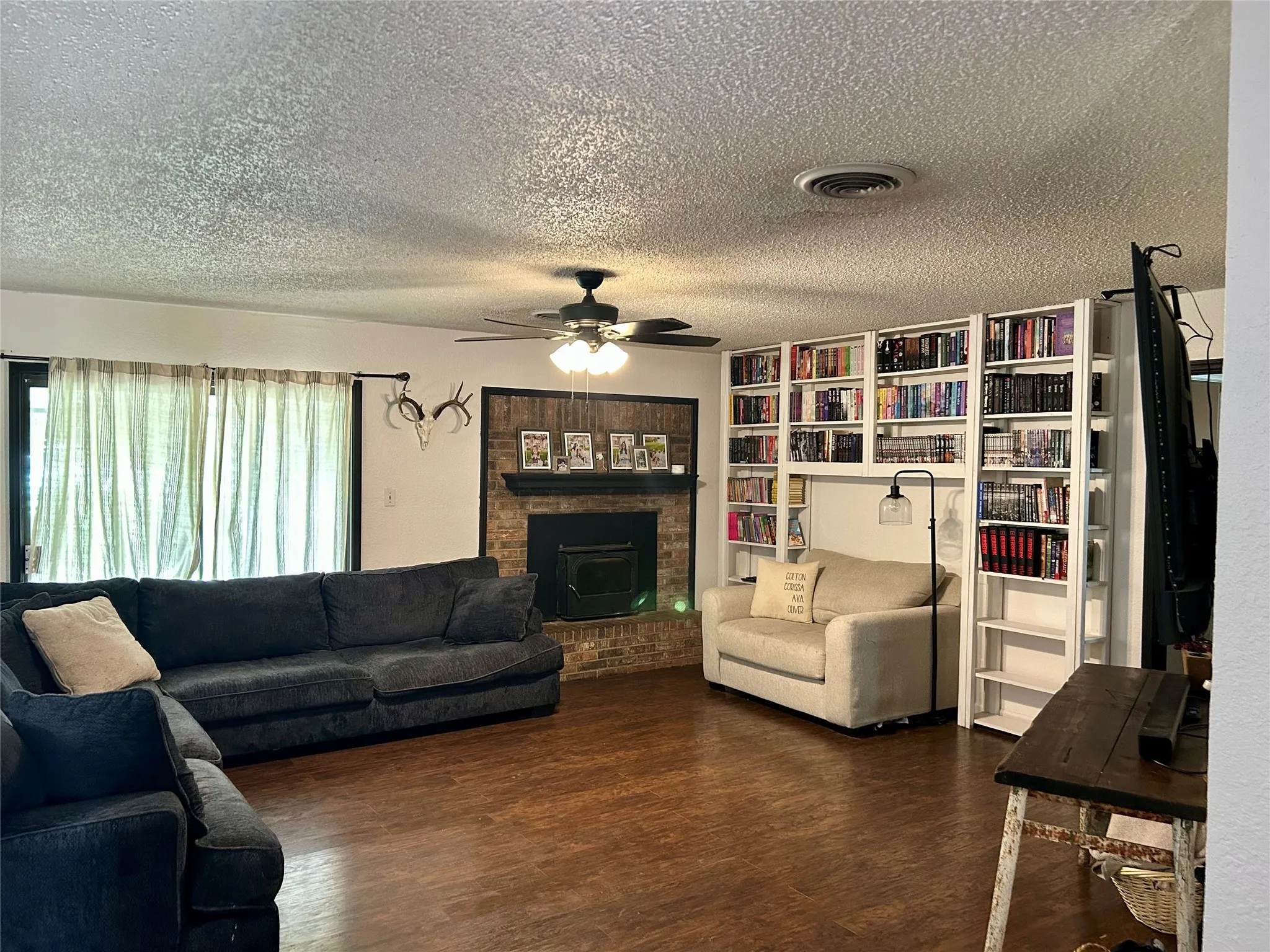 Single Family Residence For Sale in Mc Lennan County , 285 N Avenue B, Crawford, Texas 76638, 3 Bedroom, 2 Bathroom, Garage spaces, 2,099 Sqft, built in 1973, mls#21300848, Real Estate Agent in Crawford, Homes For Sale in Mc Lennan county, Homes For Sale in Crawford, Realtor in Crawford Texas, Real Estate Brokerage Independent Realty Texas, Luminita Cordes Realtor