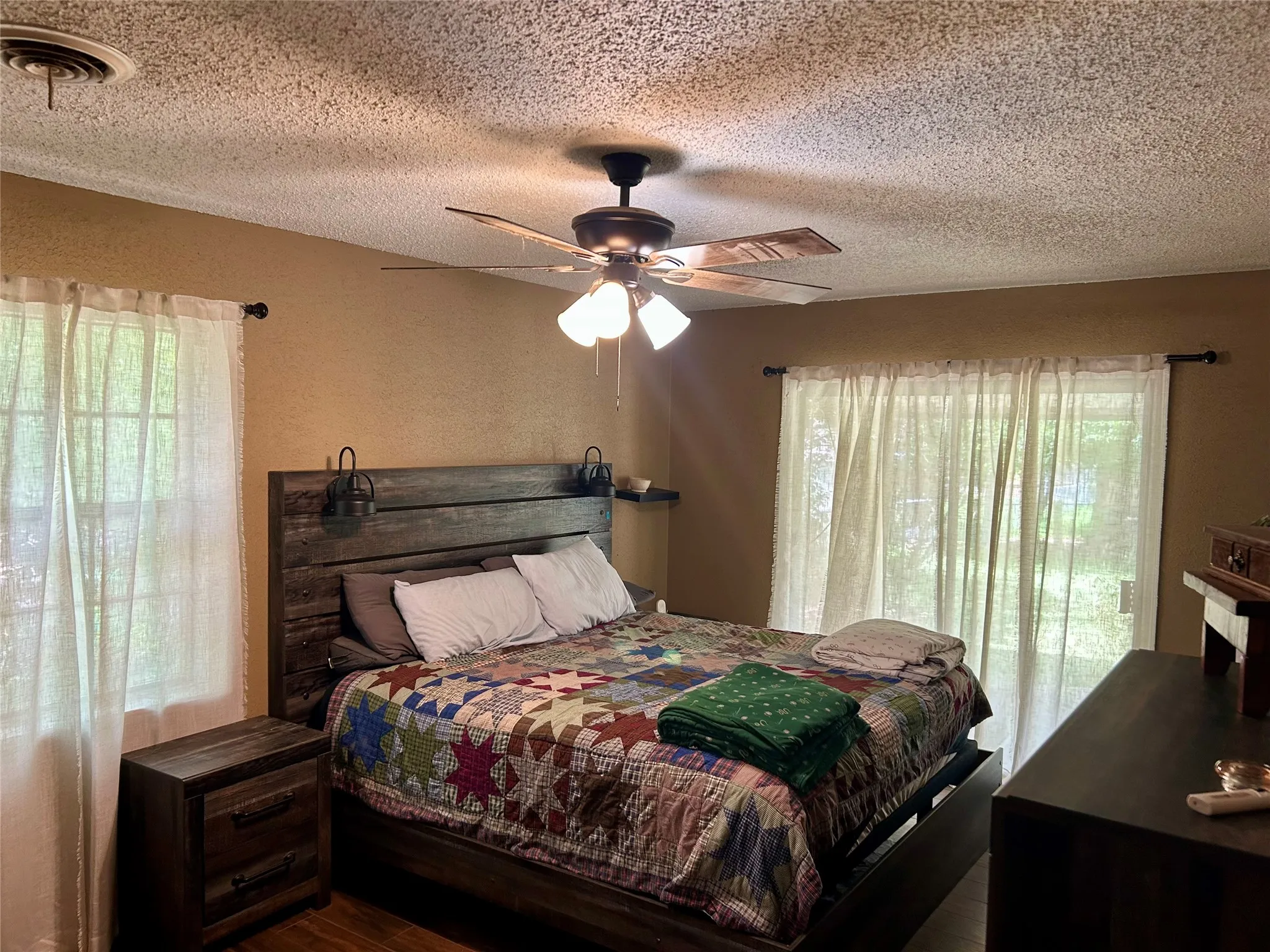 Single Family Residence For Sale in Mc Lennan County , 285 N Avenue B, Crawford, Texas 76638, 3 Bedroom, 2 Bathroom, Garage spaces, 2,099 Sqft, built in 1973, mls#21300848, Real Estate Agent in Crawford, Homes For Sale in Mc Lennan county, Homes For Sale in Crawford, Realtor in Crawford Texas, Real Estate Brokerage Independent Realty Texas, Luminita Cordes Realtor