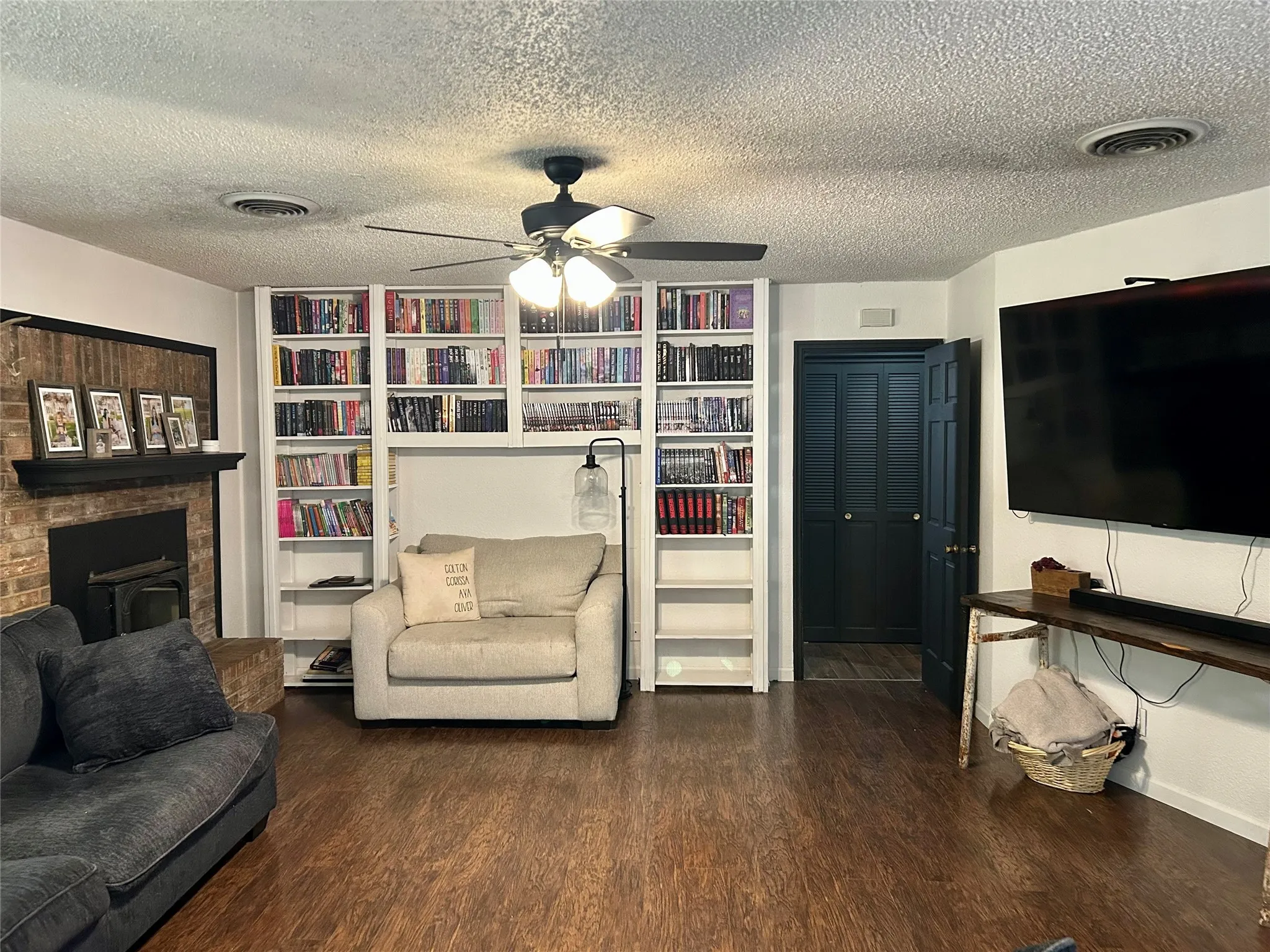Single Family Residence For Sale in Mc Lennan County , 285 N Avenue B, Crawford, Texas 76638, 3 Bedroom, 2 Bathroom, Garage spaces, 2,099 Sqft, built in 1973, mls#21300848, Real Estate Agent in Crawford, Homes For Sale in Mc Lennan county, Homes For Sale in Crawford, Realtor in Crawford Texas, Real Estate Brokerage Independent Realty Texas, Luminita Cordes Realtor