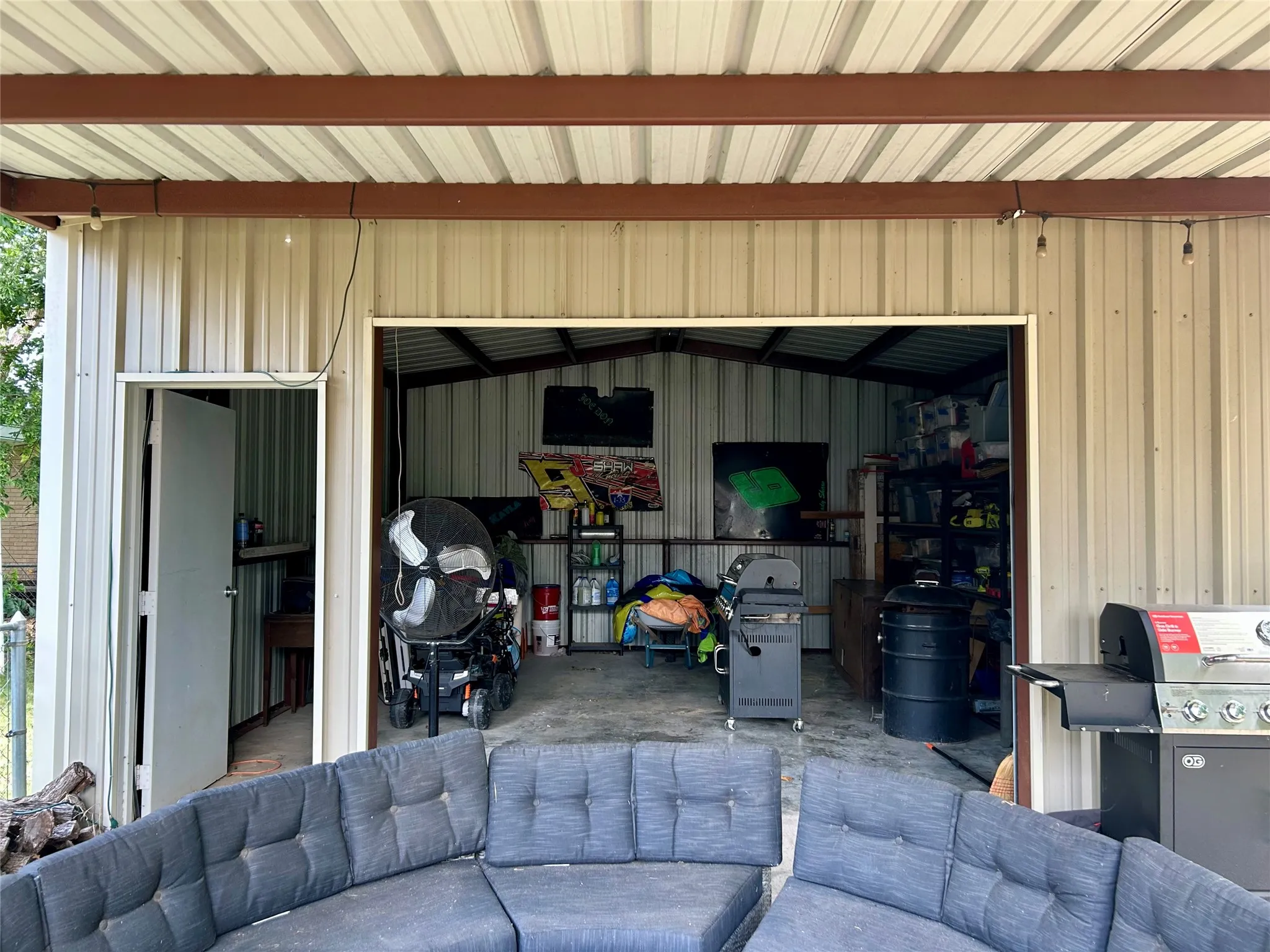 Single Family Residence For Sale in Mc Lennan County , 285 N Avenue B, Crawford, Texas 76638, 3 Bedroom, 2 Bathroom, Garage spaces, 2,099 Sqft, built in 1973, mls#21300848, Real Estate Agent in Crawford, Homes For Sale in Mc Lennan county, Homes For Sale in Crawford, Realtor in Crawford Texas, Real Estate Brokerage Independent Realty Texas, Luminita Cordes Realtor