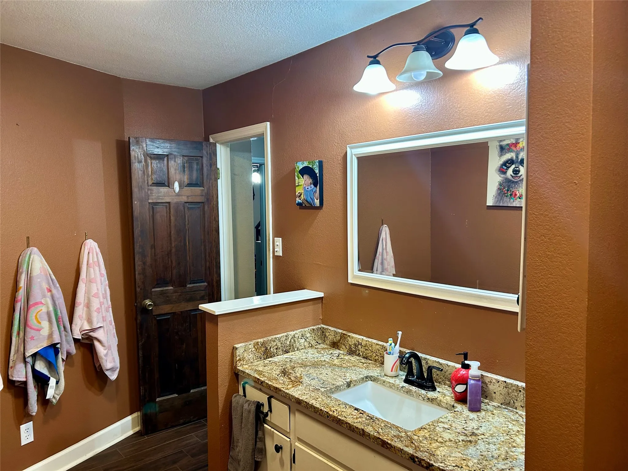 Single Family Residence For Sale in Mc Lennan County , 285 N Avenue B, Crawford, Texas 76638, 3 Bedroom, 2 Bathroom, Garage spaces, 2,099 Sqft, built in 1973, mls#21300848, Real Estate Agent in Crawford, Homes For Sale in Mc Lennan county, Homes For Sale in Crawford, Realtor in Crawford Texas, Real Estate Brokerage Independent Realty Texas, Luminita Cordes Realtor