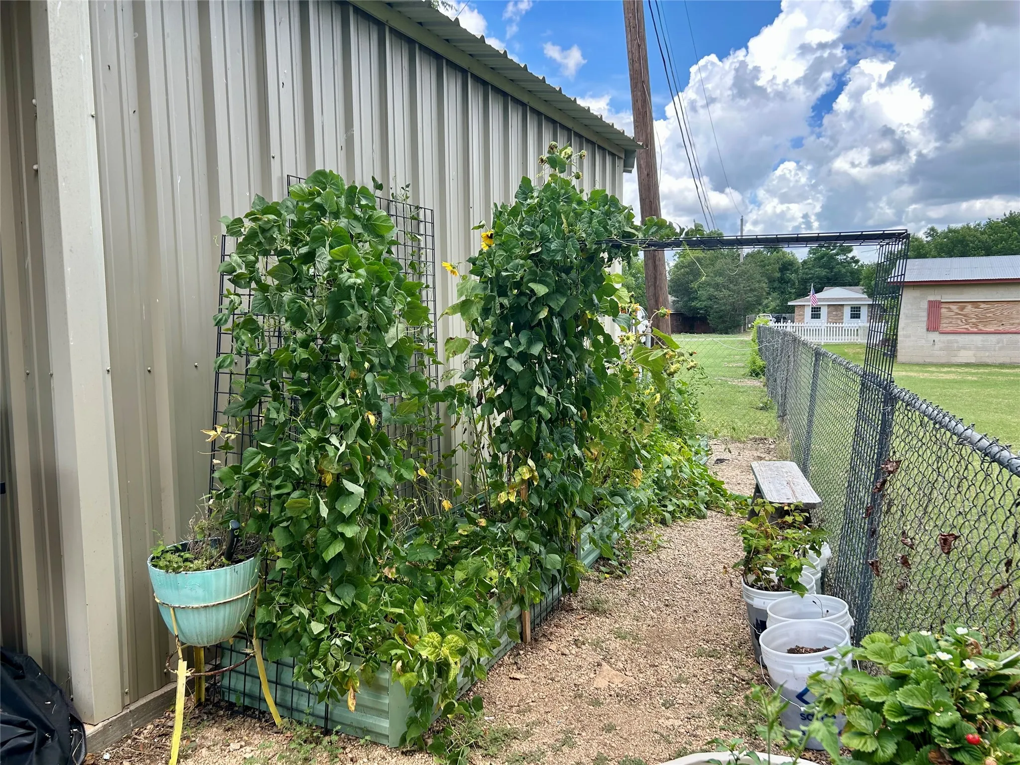 Single Family Residence For Sale in Mc Lennan County , 285 N Avenue B, Crawford, Texas 76638, 3 Bedroom, 2 Bathroom, Garage spaces, 2,099 Sqft, built in 1973, mls#21300848, Real Estate Agent in Crawford, Homes For Sale in Mc Lennan county, Homes For Sale in Crawford, Realtor in Crawford Texas, Real Estate Brokerage Independent Realty Texas, Luminita Cordes Realtor