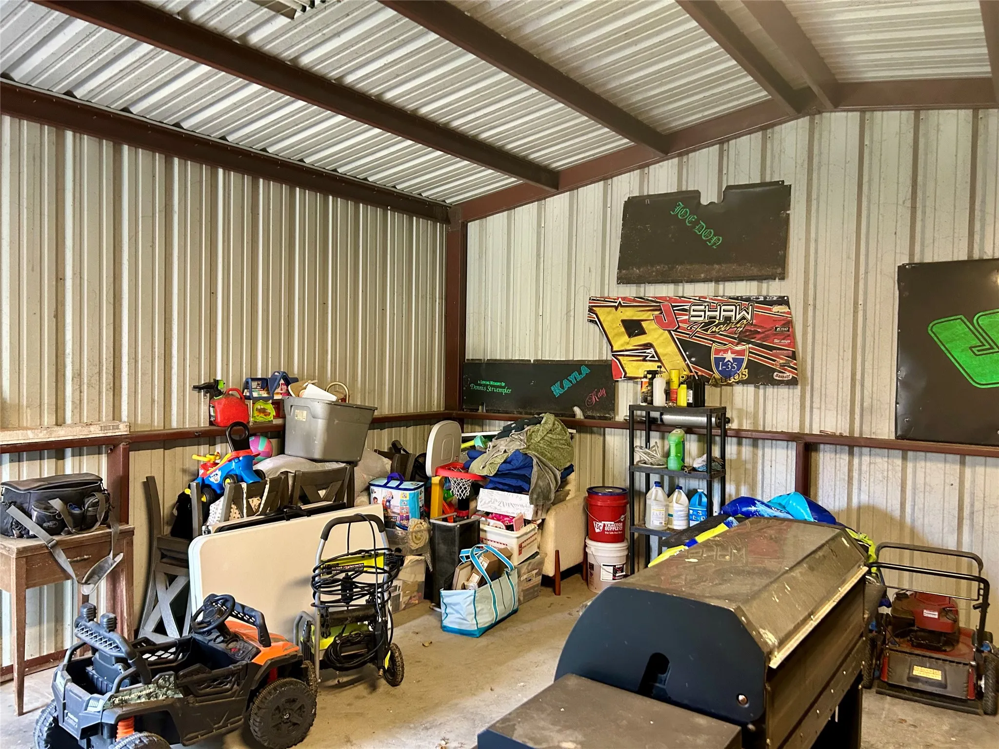 Single Family Residence For Sale in Mc Lennan County , 285 N Avenue B, Crawford, Texas 76638, 3 Bedroom, 2 Bathroom, Garage spaces, 2,099 Sqft, built in 1973, mls#21300848, Real Estate Agent in Crawford, Homes For Sale in Mc Lennan county, Homes For Sale in Crawford, Realtor in Crawford Texas, Real Estate Brokerage Independent Realty Texas, Luminita Cordes Realtor