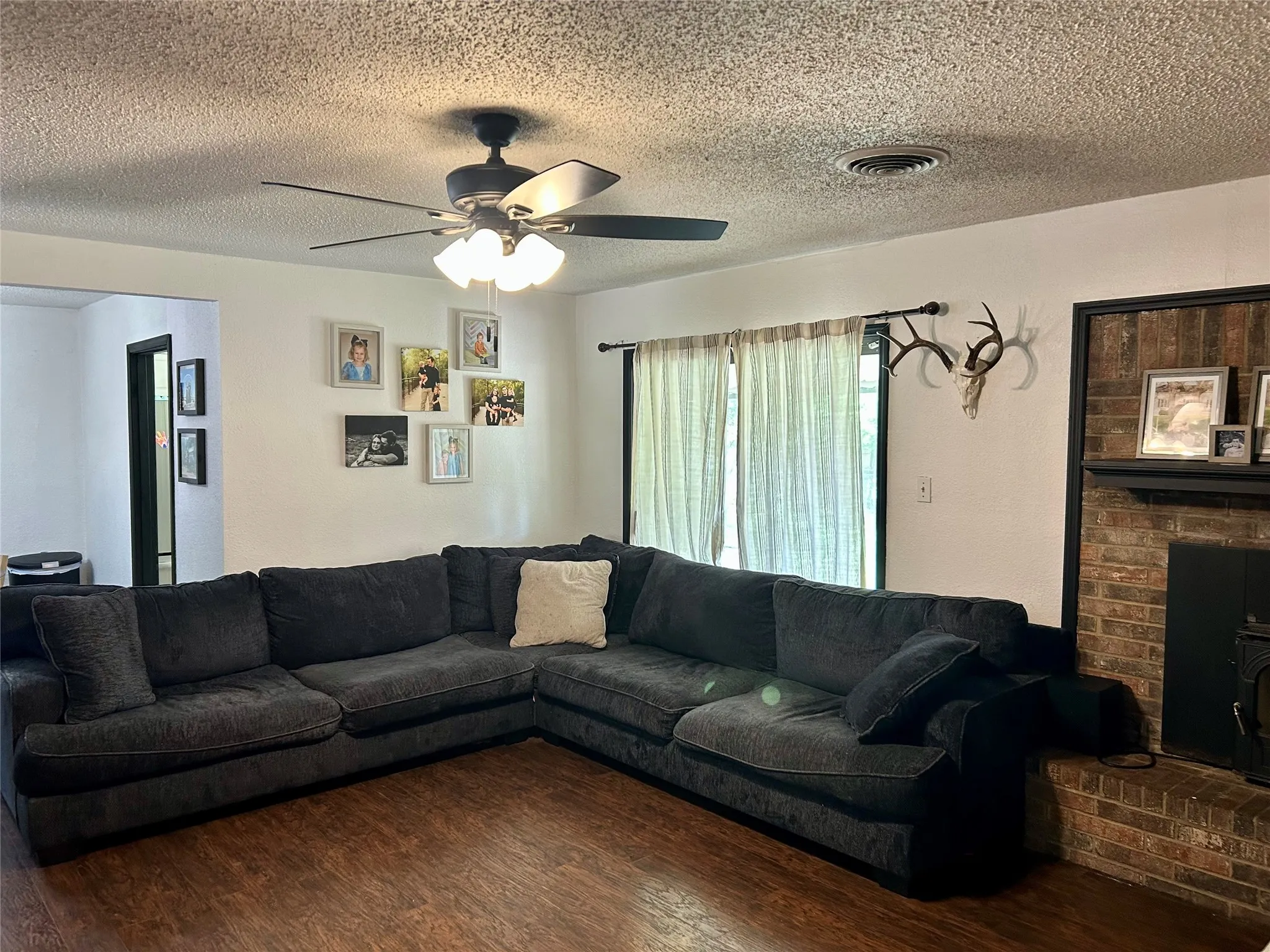Single Family Residence For Sale in Mc Lennan County , 285 N Avenue B, Crawford, Texas 76638, 3 Bedroom, 2 Bathroom, Garage spaces, 2,099 Sqft, built in 1973, mls#21300848, Real Estate Agent in Crawford, Homes For Sale in Mc Lennan county, Homes For Sale in Crawford, Realtor in Crawford Texas, Real Estate Brokerage Independent Realty Texas, Luminita Cordes Realtor