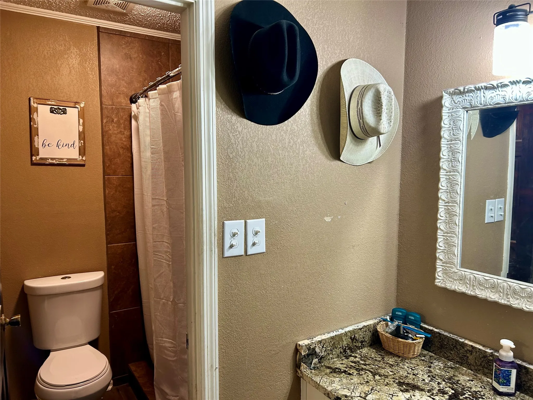 Single Family Residence For Sale in Mc Lennan County , 285 N Avenue B, Crawford, Texas 76638, 3 Bedroom, 2 Bathroom, Garage spaces, 2,099 Sqft, built in 1973, mls#21300848, Real Estate Agent in Crawford, Homes For Sale in Mc Lennan county, Homes For Sale in Crawford, Realtor in Crawford Texas, Real Estate Brokerage Independent Realty Texas, Luminita Cordes Realtor