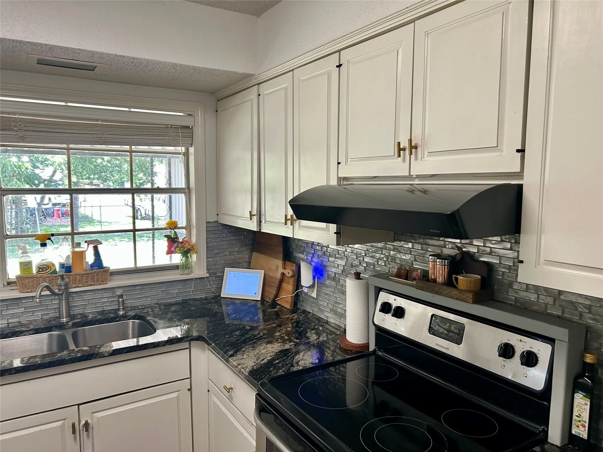Single Family Residence For Sale in Mc Lennan County , 285 N Avenue B, Crawford, Texas 76638, 3 Bedroom, 2 Bathroom, Garage spaces, 2,099 Sqft, built in 1973, mls#21300848, Real Estate Agent in Crawford, Homes For Sale in Mc Lennan county, Homes For Sale in Crawford, Realtor in Crawford Texas, Real Estate Brokerage Independent Realty Texas, Luminita Cordes Realtor