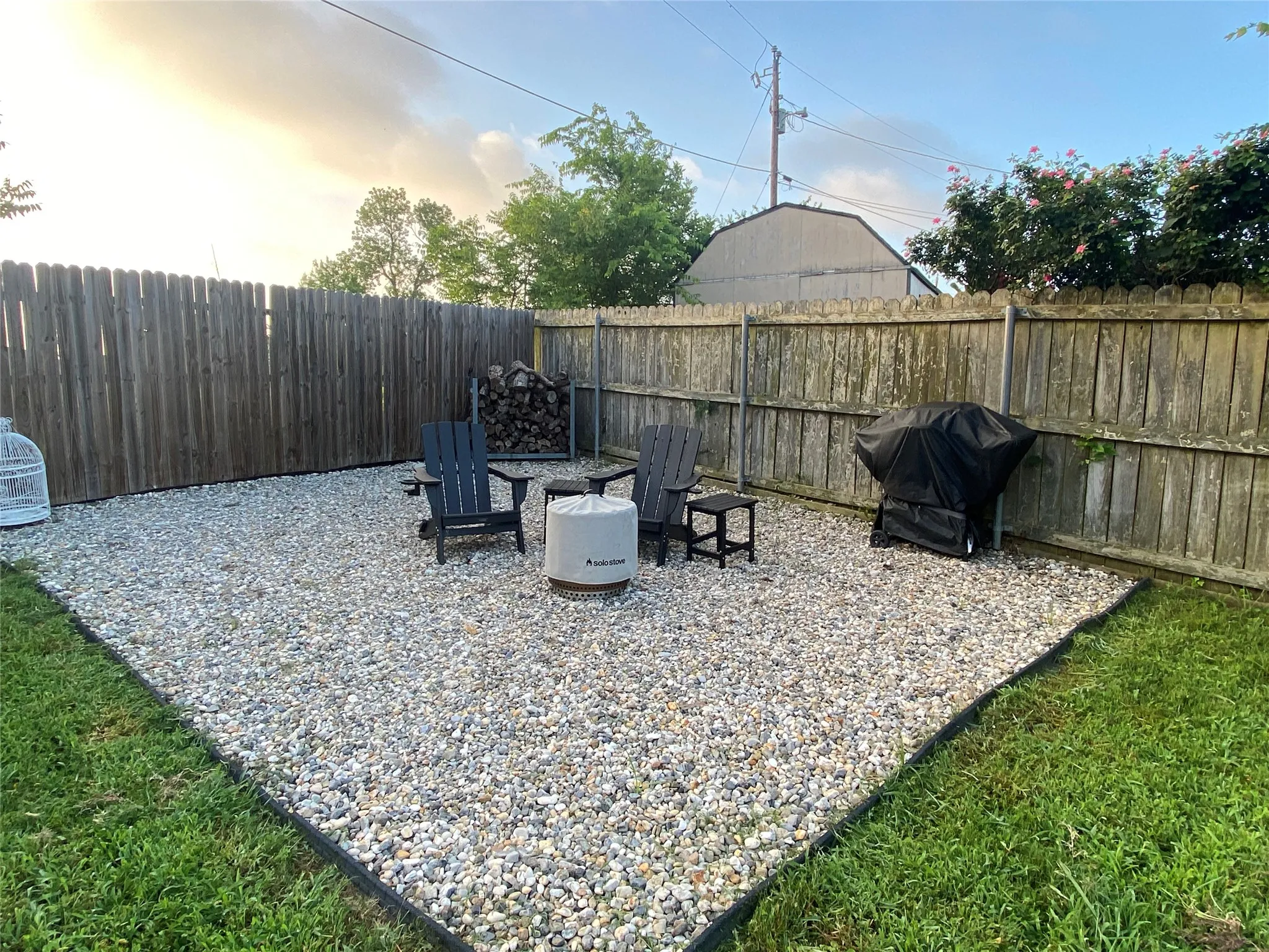 Cozy Firepit/Grilling area