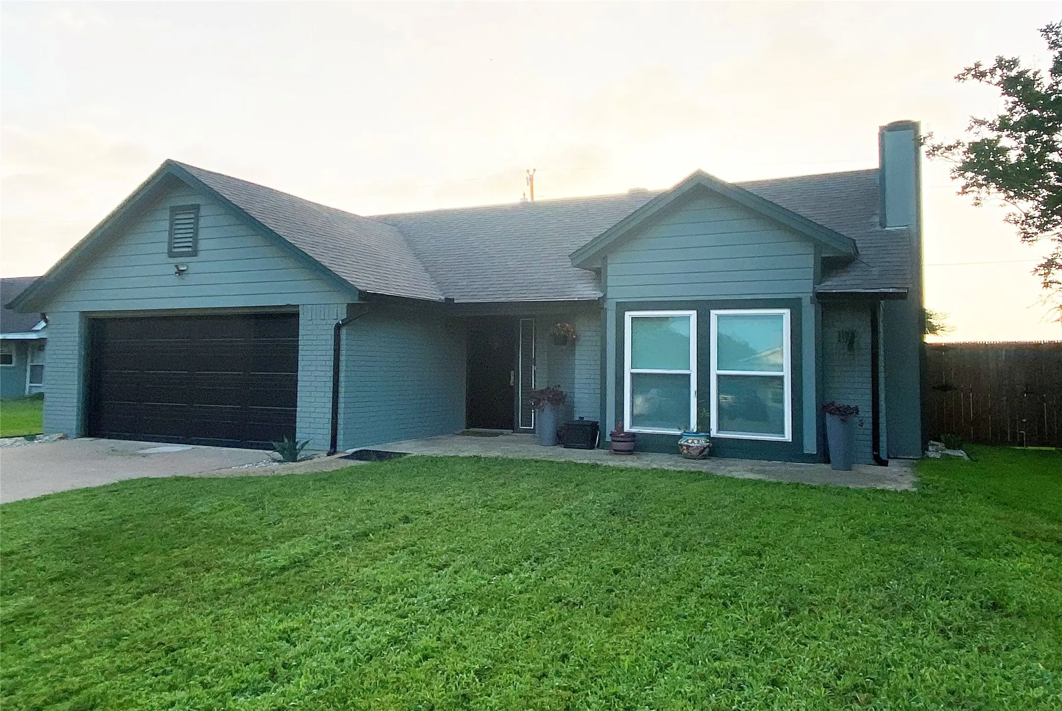 Single Family Residence For Sale in Rains County , 331 Egret Circle, East Tawakoni, Texas 75472, 3 Bedroom, 2 Bathroom, 2 Garage spaces, 1,326 Sqft, built in 1988, mls#21295338, Real Estate Agent in East Tawakoni, Homes For Sale in Rains county, Homes For Sale in East Tawakoni, Realtor in East Tawakoni Texas, Real Estate Brokerage Independent Realty Texas, Luminita Cordes Realtor