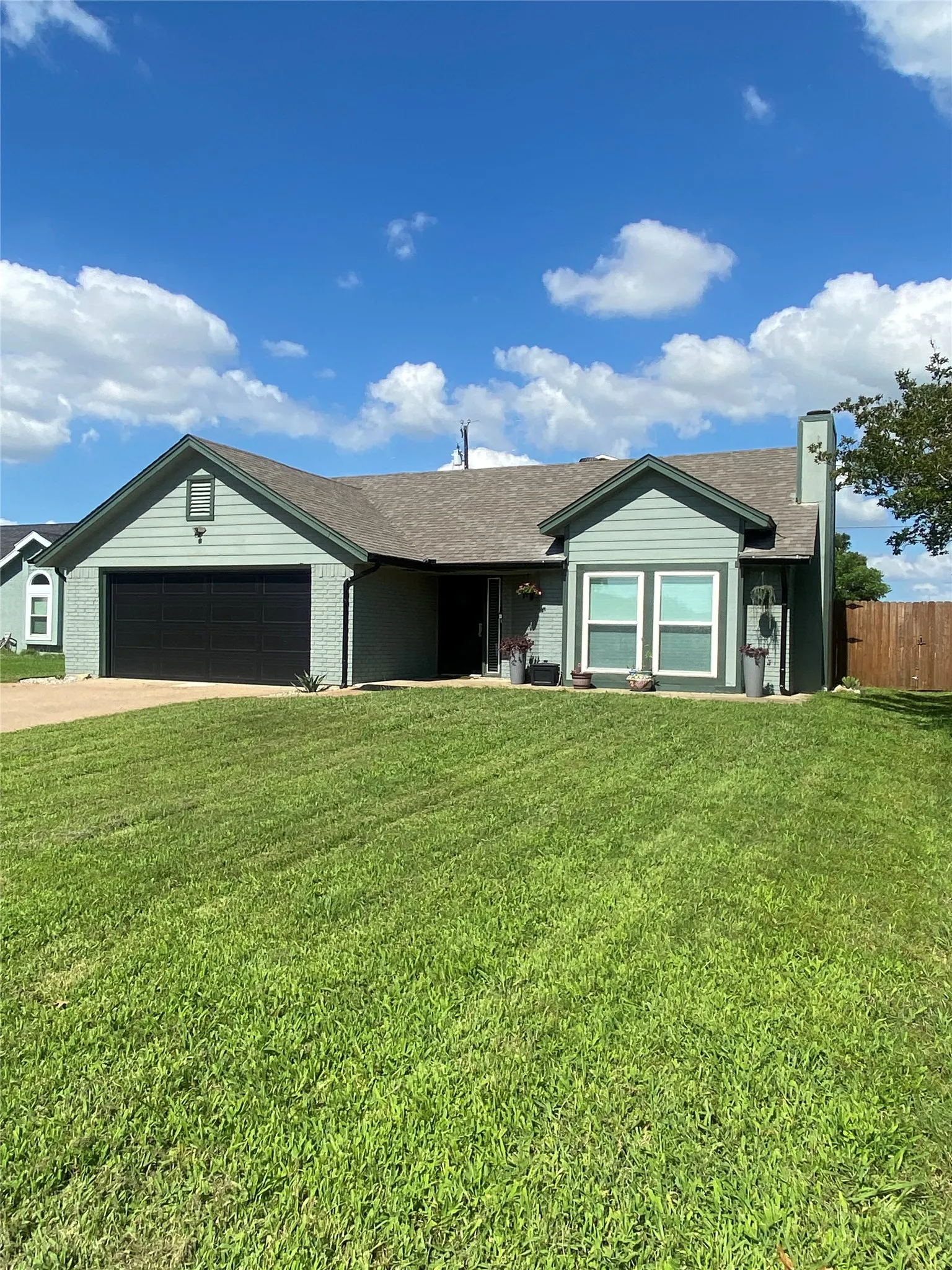Single Family Residence For Sale in Rains County , 331 Egret Circle, East Tawakoni, Texas 75472, 3 Bedroom, 2 Bathroom, 2 Garage spaces, 1,326 Sqft, built in 1988, mls#21295338, Real Estate Agent in East Tawakoni, Homes For Sale in Rains county, Homes For Sale in East Tawakoni, Realtor in East Tawakoni Texas, Real Estate Brokerage Independent Realty Texas, Luminita Cordes Realtor