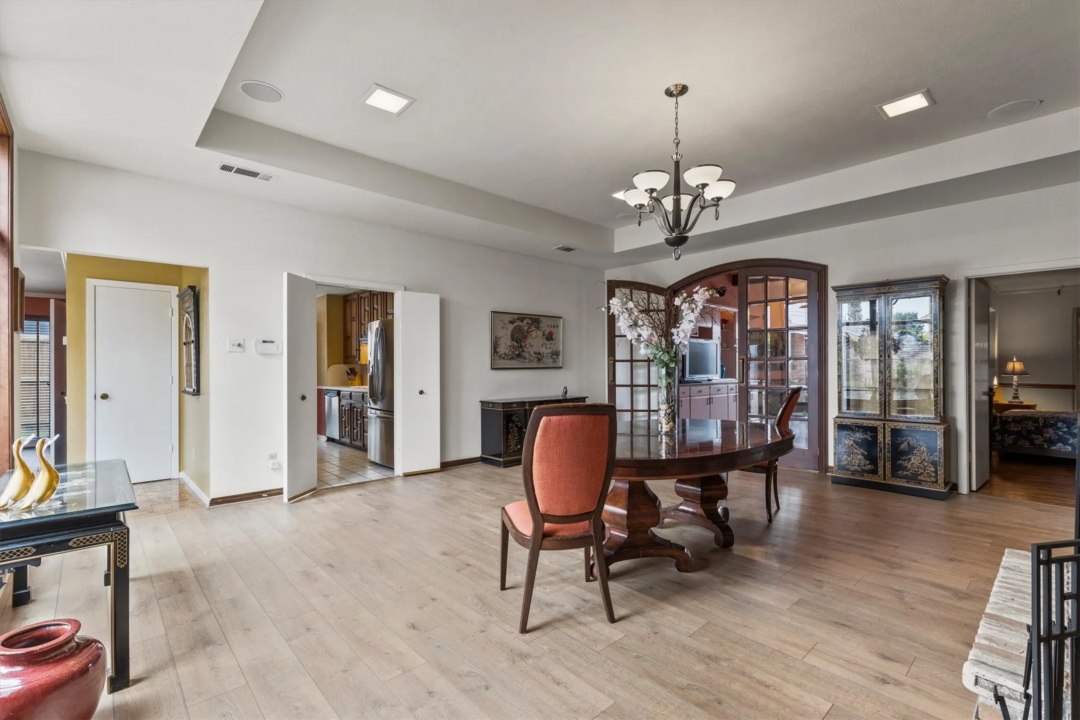 Single Family Residence For Sale in Dallas County , 16833 Davenport Court, Dallas, Texas 75248, 2 Bedroom, 2 Bathroom, 2 Garage spaces, 2,260 Sqft, built in 1978, mls#21300726, Real Estate Agent in Dallas, Homes For Sale in Dallas county, Homes For Sale in Dallas, Realtor in Dallas Texas, Real Estate Brokerage Independent Realty Texas, Luminita Cordes Realtor
