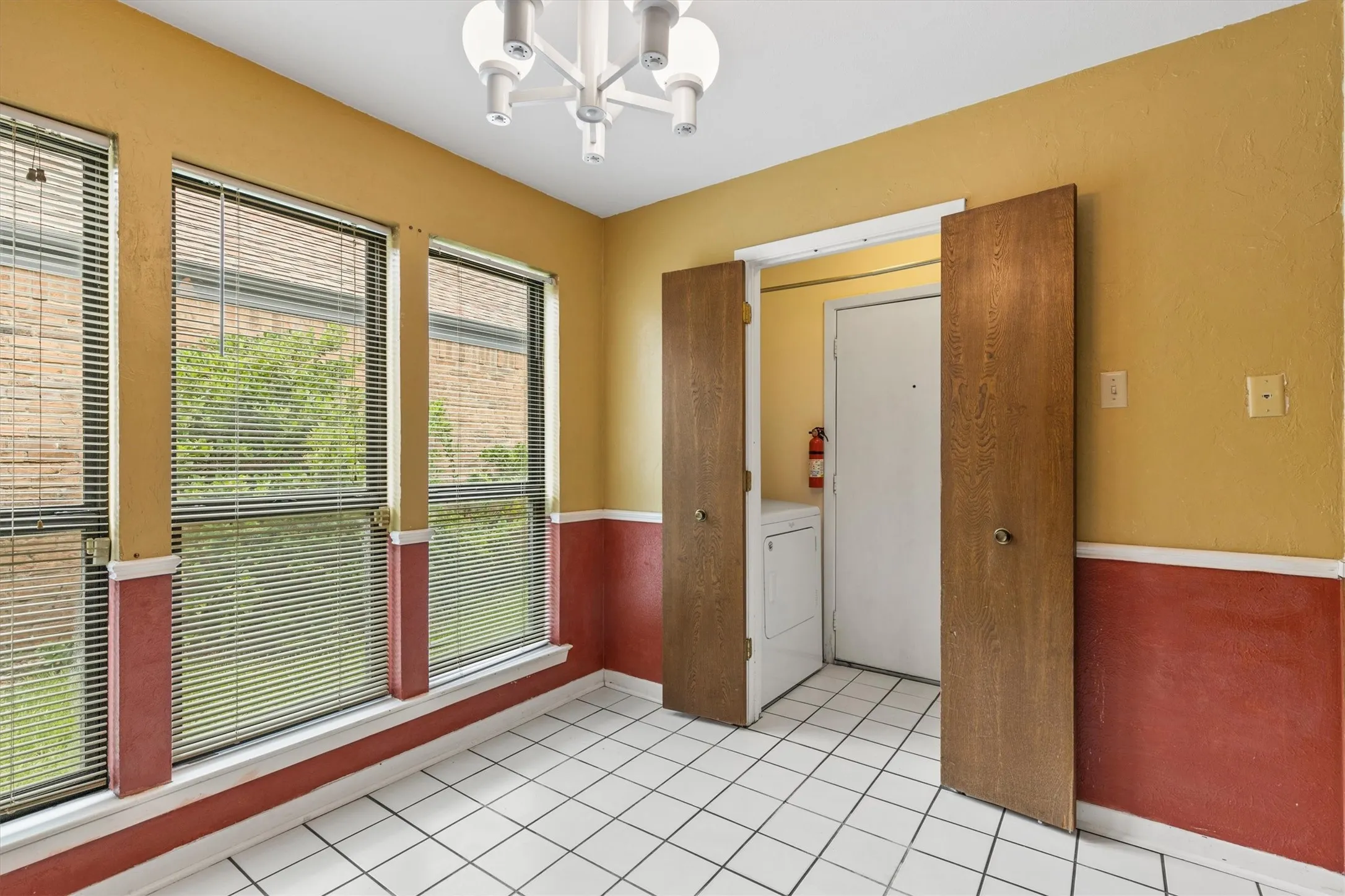 Single Family Residence For Sale in Dallas County , 16833 Davenport Court, Dallas, Texas 75248, 2 Bedroom, 2 Bathroom, 2 Garage spaces, 2,260 Sqft, built in 1978, mls#21300726, Real Estate Agent in Dallas, Homes For Sale in Dallas county, Homes For Sale in Dallas, Realtor in Dallas Texas, Real Estate Brokerage Independent Realty Texas, Luminita Cordes Realtor