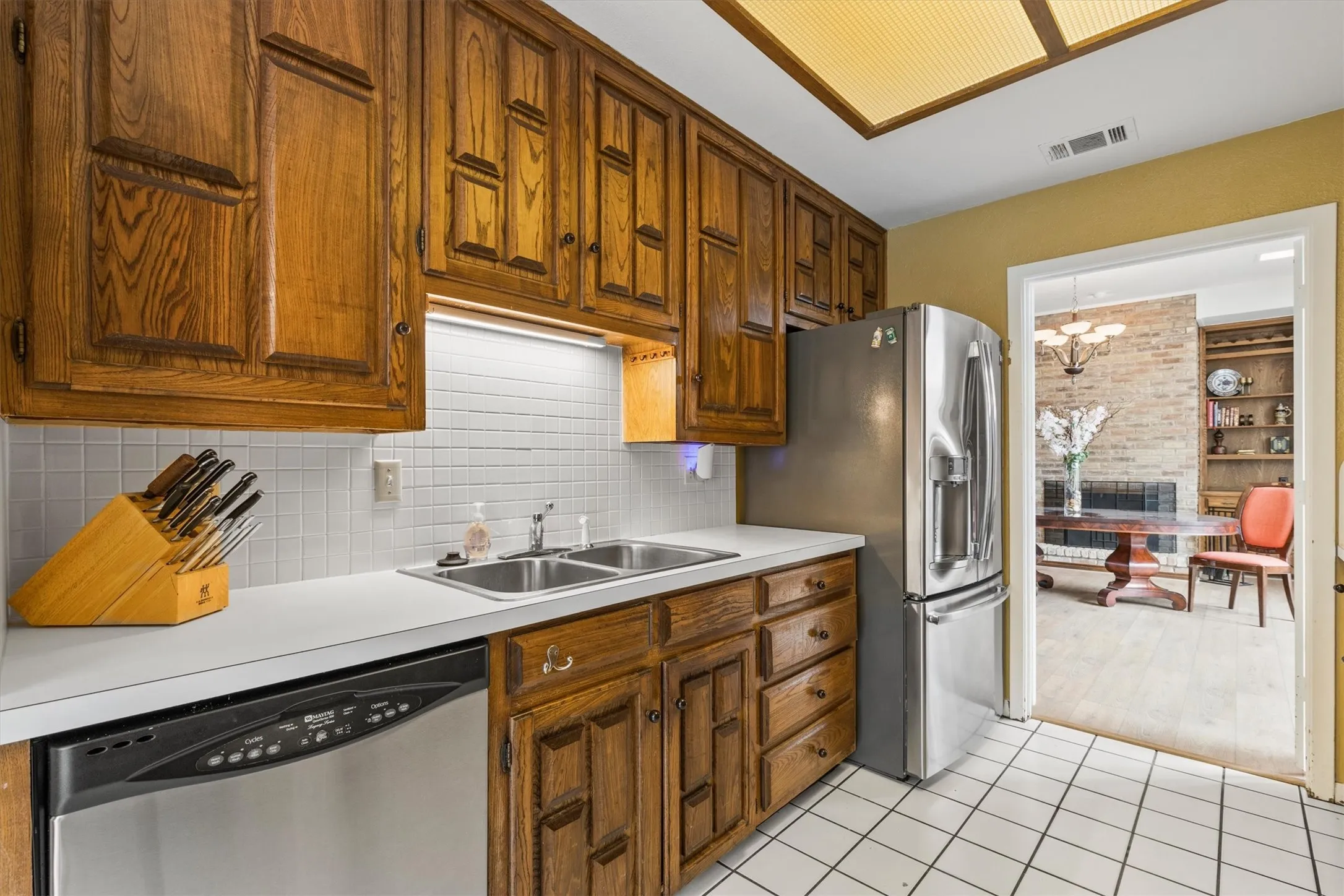 Single Family Residence For Sale in Dallas County , 16833 Davenport Court, Dallas, Texas 75248, 2 Bedroom, 2 Bathroom, 2 Garage spaces, 2,260 Sqft, built in 1978, mls#21300726, Real Estate Agent in Dallas, Homes For Sale in Dallas county, Homes For Sale in Dallas, Realtor in Dallas Texas, Real Estate Brokerage Independent Realty Texas, Luminita Cordes Realtor