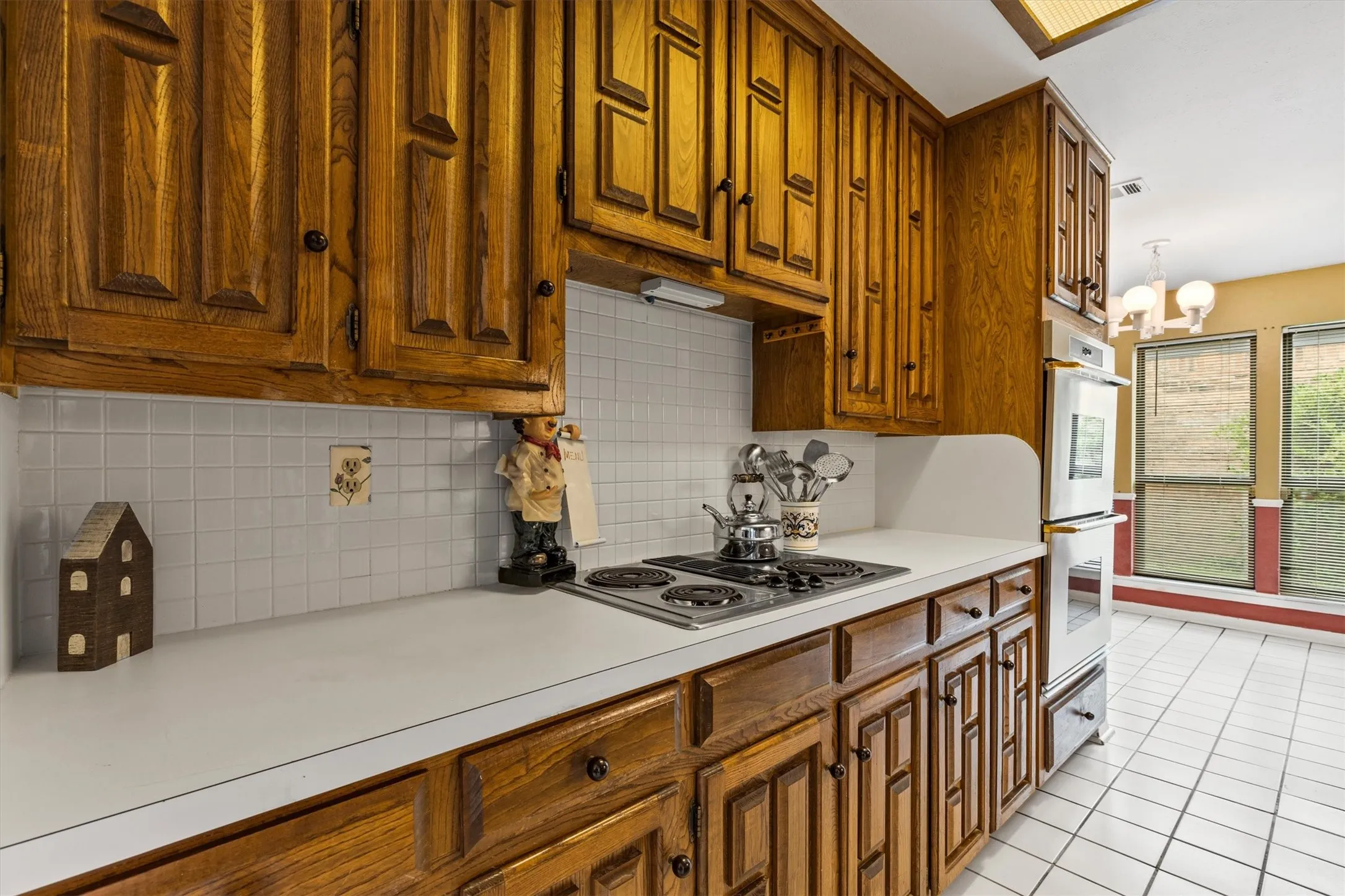 Single Family Residence For Sale in Dallas County , 16833 Davenport Court, Dallas, Texas 75248, 2 Bedroom, 2 Bathroom, 2 Garage spaces, 2,260 Sqft, built in 1978, mls#21300726, Real Estate Agent in Dallas, Homes For Sale in Dallas county, Homes For Sale in Dallas, Realtor in Dallas Texas, Real Estate Brokerage Independent Realty Texas, Luminita Cordes Realtor