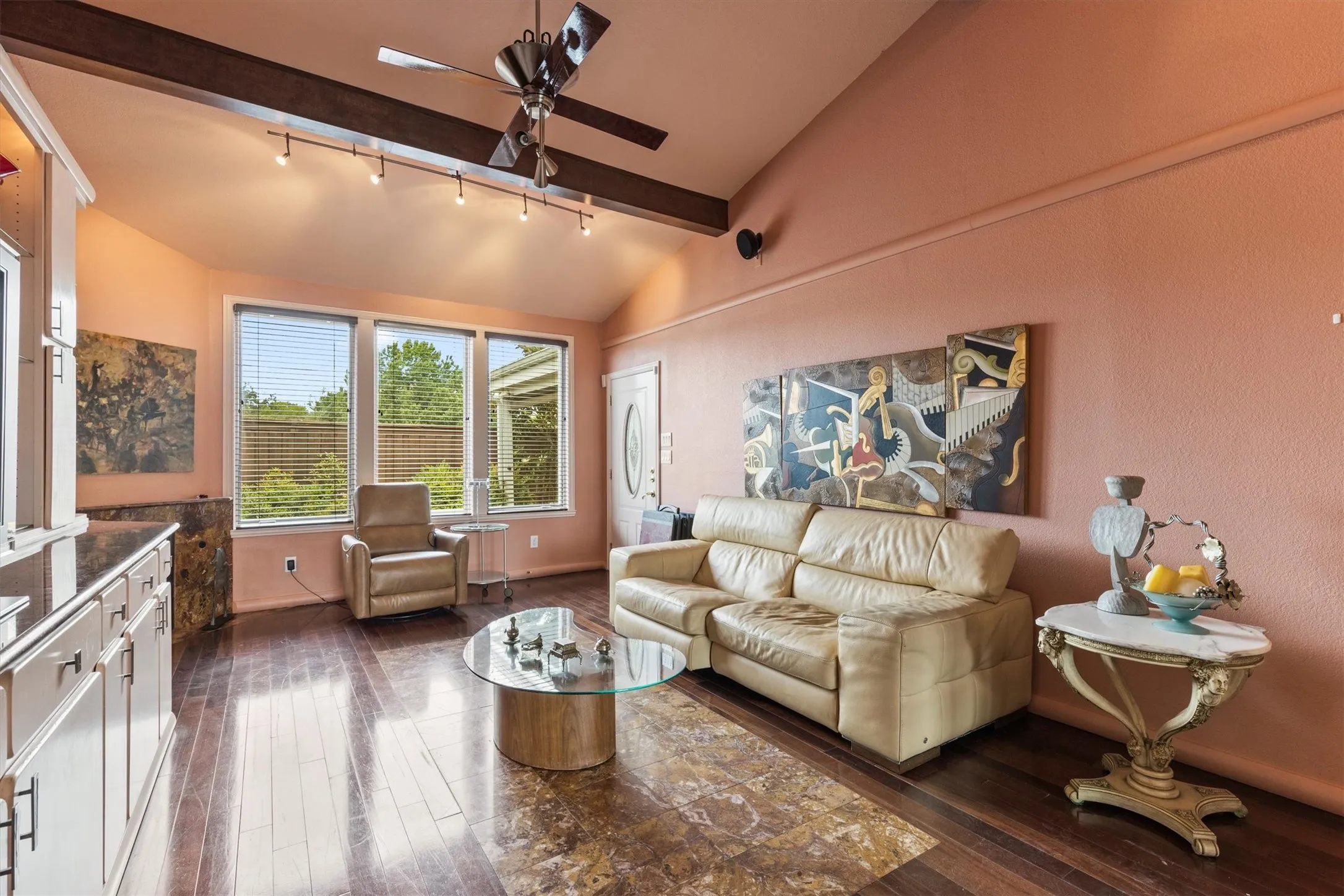 Single Family Residence For Sale in Dallas County , 16833 Davenport Court, Dallas, Texas 75248, 2 Bedroom, 2 Bathroom, 2 Garage spaces, 2,260 Sqft, built in 1978, mls#21300726, Real Estate Agent in Dallas, Homes For Sale in Dallas county, Homes For Sale in Dallas, Realtor in Dallas Texas, Real Estate Brokerage Independent Realty Texas, Luminita Cordes Realtor