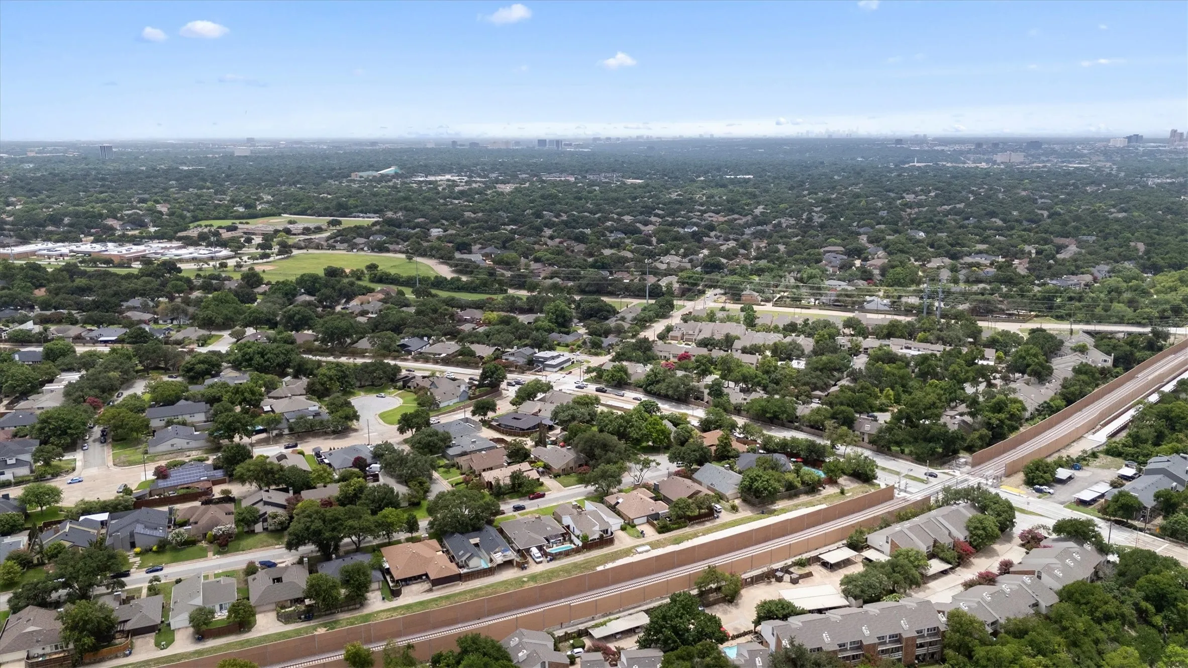 Single Family Residence For Sale in Dallas County , 16833 Davenport Court, Dallas, Texas 75248, 2 Bedroom, 2 Bathroom, 2 Garage spaces, 2,260 Sqft, built in 1978, mls#21300726, Real Estate Agent in Dallas, Homes For Sale in Dallas county, Homes For Sale in Dallas, Realtor in Dallas Texas, Real Estate Brokerage Independent Realty Texas, Luminita Cordes Realtor
