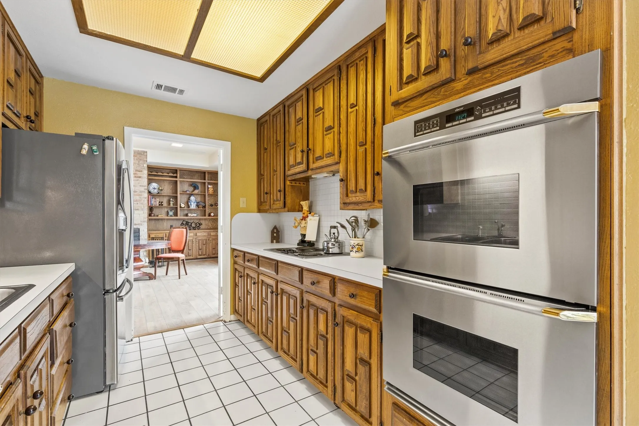 Single Family Residence For Sale in Dallas County , 16833 Davenport Court, Dallas, Texas 75248, 2 Bedroom, 2 Bathroom, 2 Garage spaces, 2,260 Sqft, built in 1978, mls#21300726, Real Estate Agent in Dallas, Homes For Sale in Dallas county, Homes For Sale in Dallas, Realtor in Dallas Texas, Real Estate Brokerage Independent Realty Texas, Luminita Cordes Realtor
