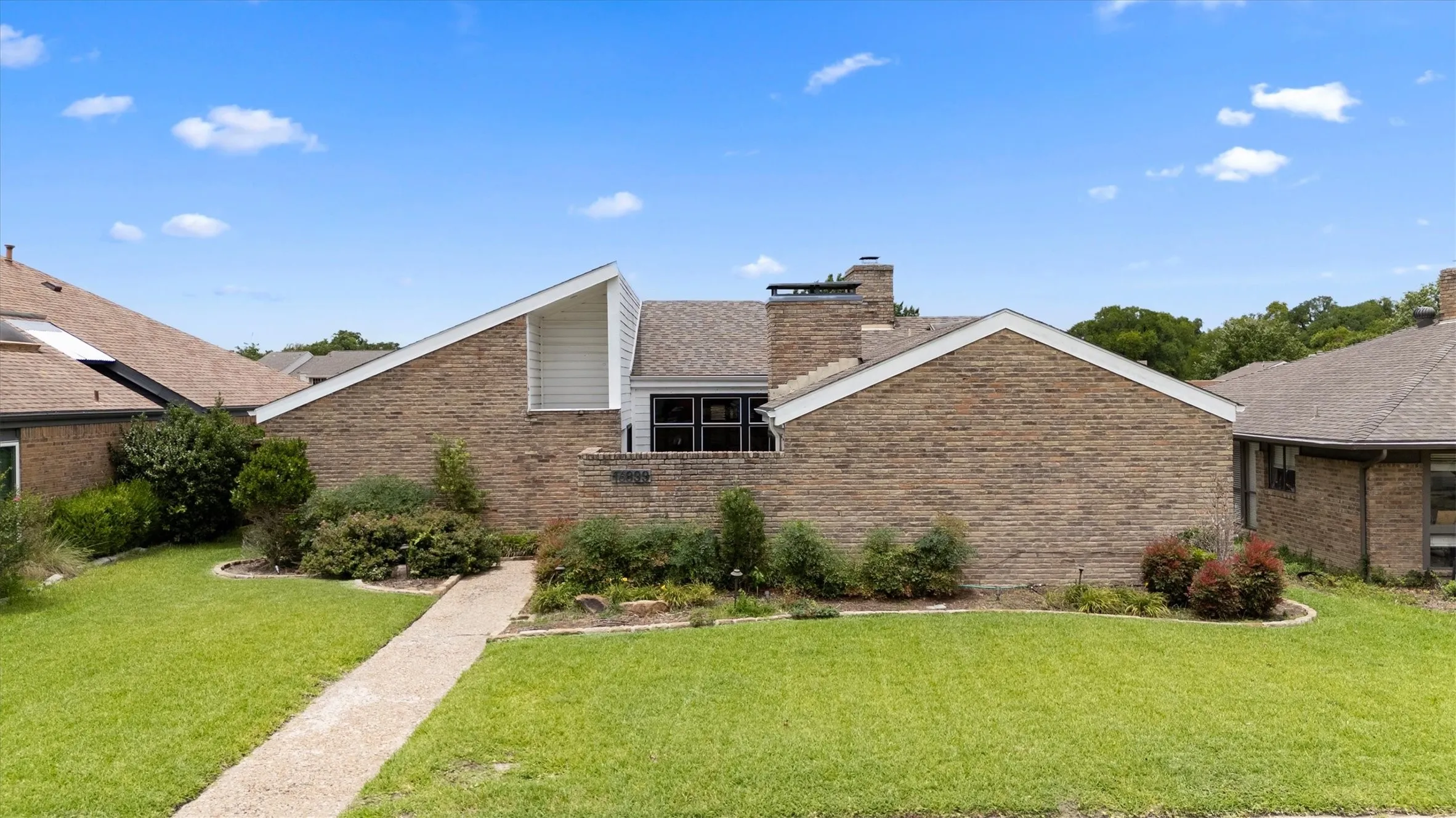 Single Family Residence For Sale in Dallas County , 16833 Davenport Court, Dallas, Texas 75248, 2 Bedroom, 2 Bathroom, 2 Garage spaces, 2,260 Sqft, built in 1978, mls#21300726, Real Estate Agent in Dallas, Homes For Sale in Dallas county, Homes For Sale in Dallas, Realtor in Dallas Texas, Real Estate Brokerage Independent Realty Texas, Luminita Cordes Realtor