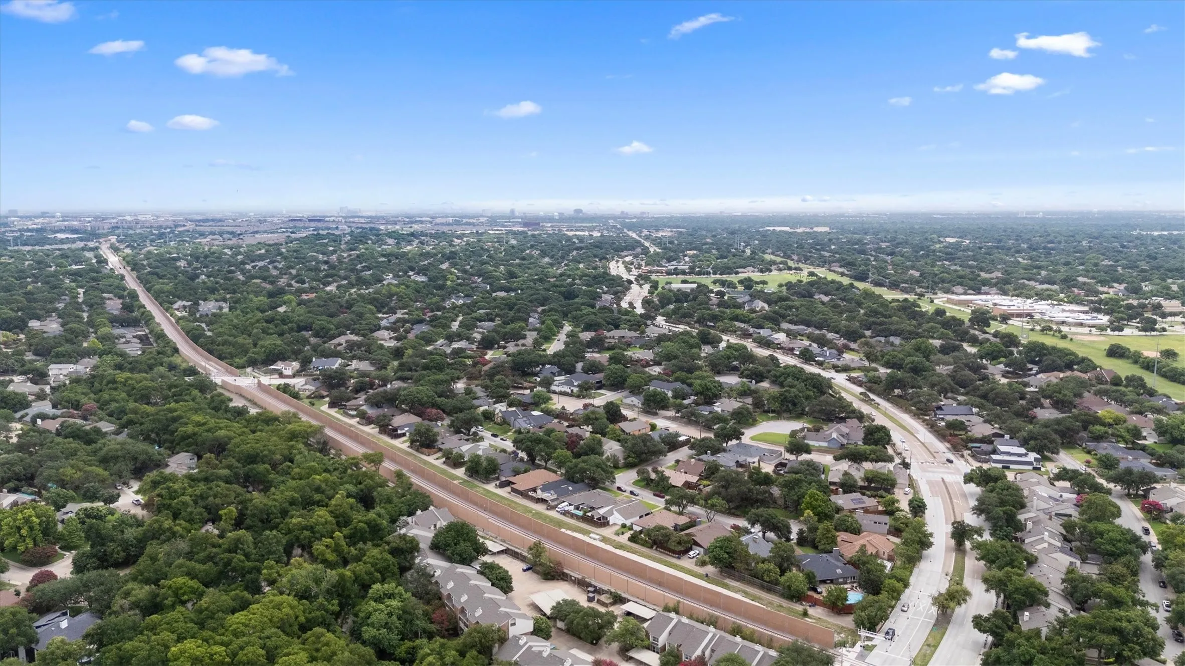 Single Family Residence For Sale in Dallas County , 16833 Davenport Court, Dallas, Texas 75248, 2 Bedroom, 2 Bathroom, 2 Garage spaces, 2,260 Sqft, built in 1978, mls#21300726, Real Estate Agent in Dallas, Homes For Sale in Dallas county, Homes For Sale in Dallas, Realtor in Dallas Texas, Real Estate Brokerage Independent Realty Texas, Luminita Cordes Realtor