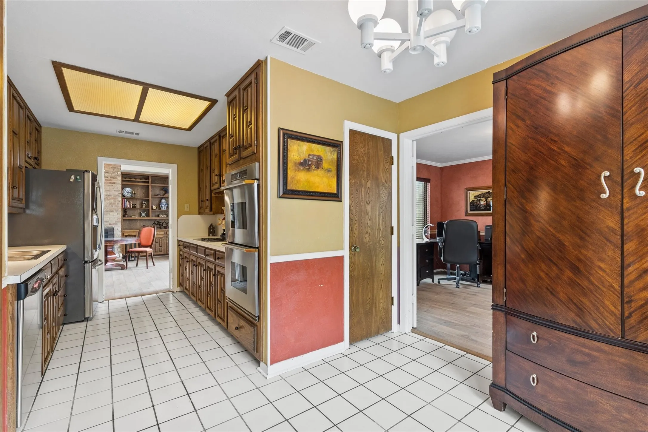 Single Family Residence For Sale in Dallas County , 16833 Davenport Court, Dallas, Texas 75248, 2 Bedroom, 2 Bathroom, 2 Garage spaces, 2,260 Sqft, built in 1978, mls#21300726, Real Estate Agent in Dallas, Homes For Sale in Dallas county, Homes For Sale in Dallas, Realtor in Dallas Texas, Real Estate Brokerage Independent Realty Texas, Luminita Cordes Realtor