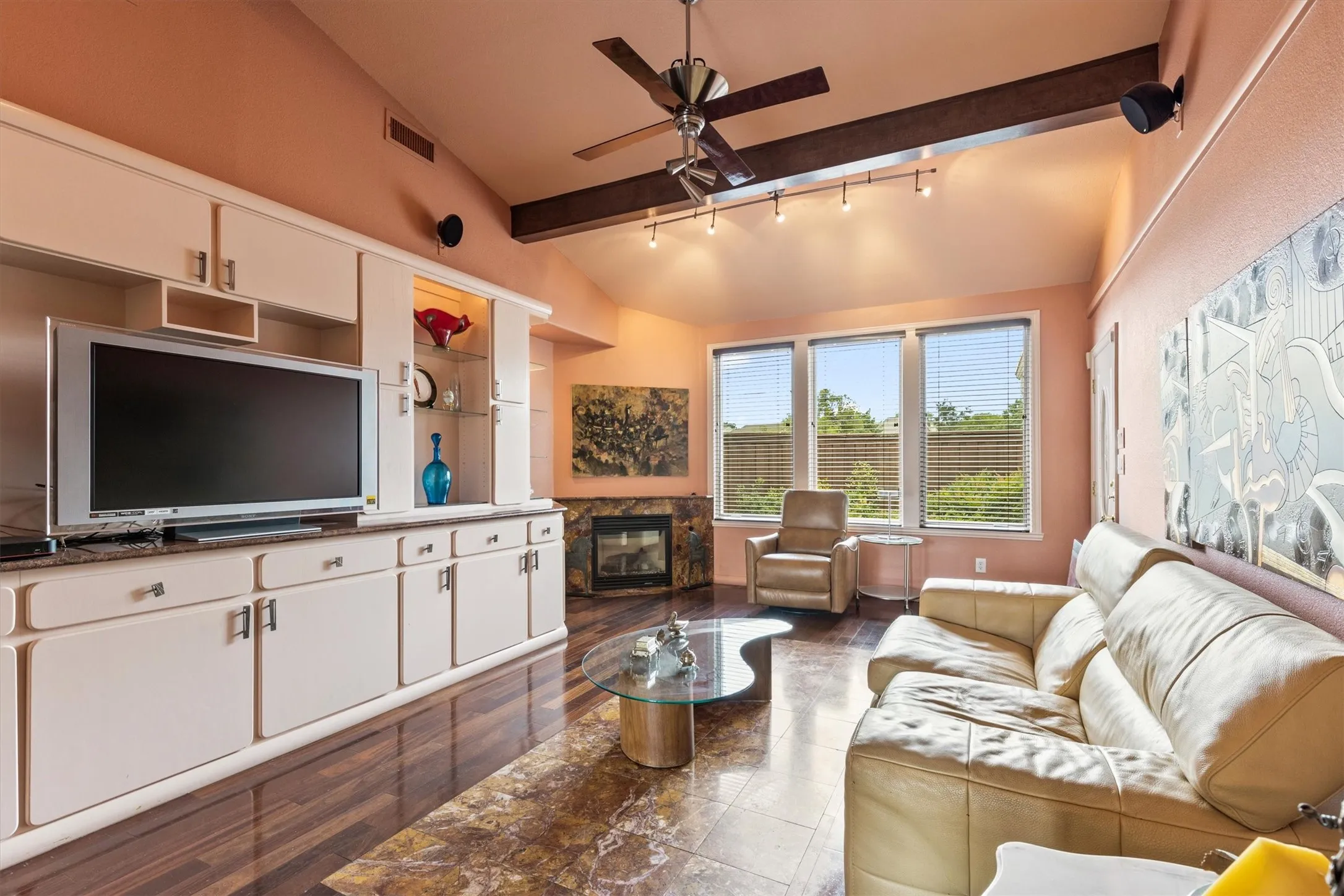 Single Family Residence For Sale in Dallas County , 16833 Davenport Court, Dallas, Texas 75248, 2 Bedroom, 2 Bathroom, 2 Garage spaces, 2,260 Sqft, built in 1978, mls#21300726, Real Estate Agent in Dallas, Homes For Sale in Dallas county, Homes For Sale in Dallas, Realtor in Dallas Texas, Real Estate Brokerage Independent Realty Texas, Luminita Cordes Realtor