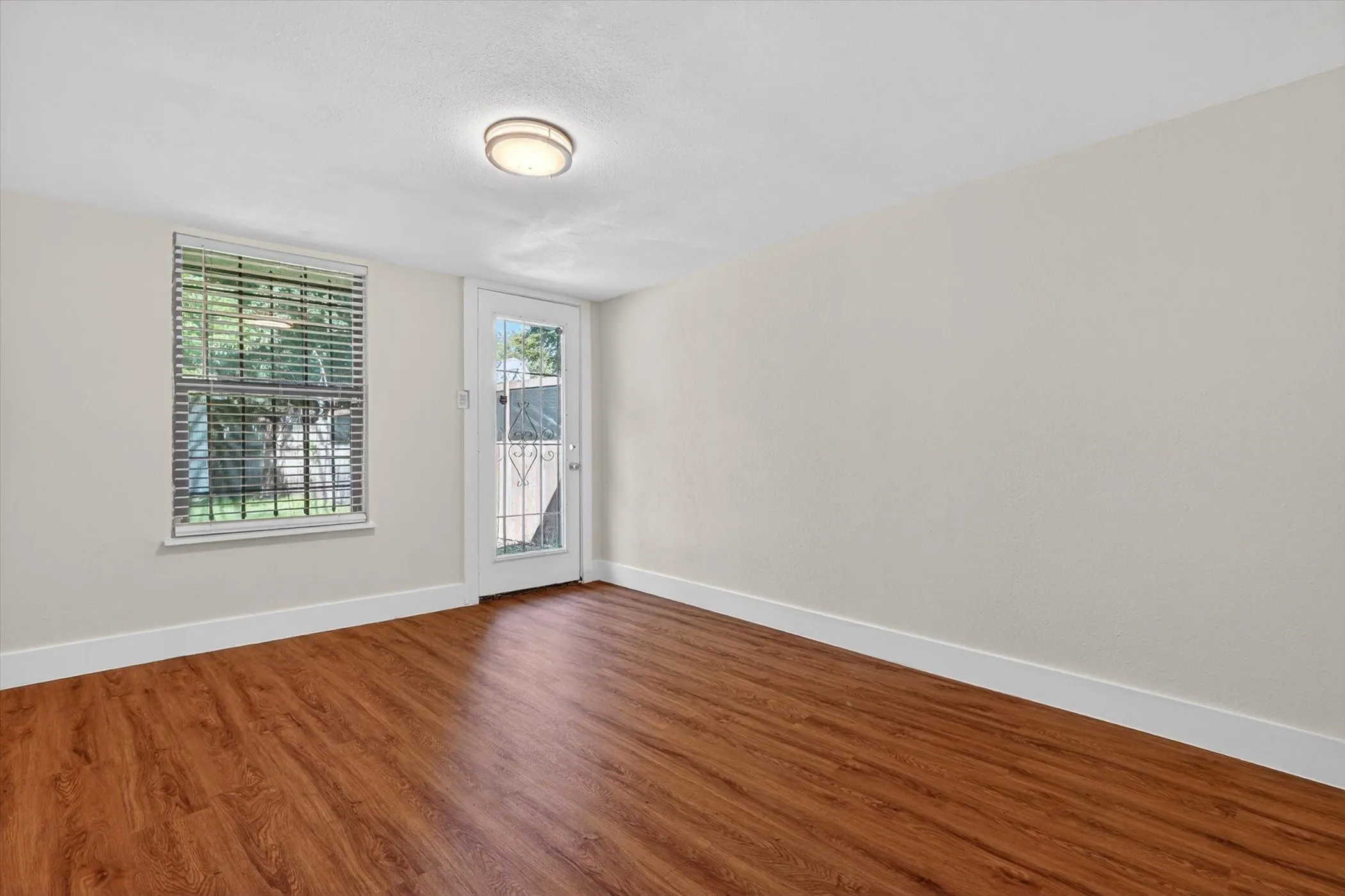 Single Family Residence For Sale in Dallas County , 12415 Kleberg Road, Dallas, Texas 75253, 3 Bedroom, 2 Bathroom, Garage spaces, 1,352 Sqft, built in 1973, mls#21300155, Real Estate Agent in Dallas, Homes For Sale in Dallas county, Homes For Sale in Dallas, Realtor in Dallas Texas, Real Estate Brokerage Independent Realty Texas, Luminita Cordes Realtor