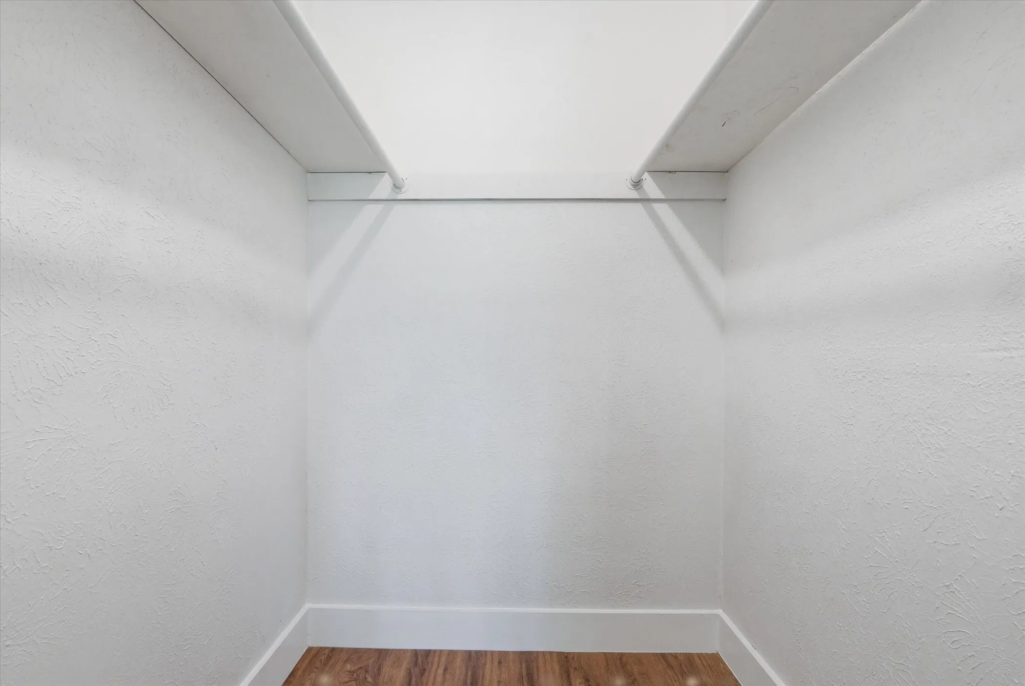 Single Family Residence For Sale in Dallas County , 12415 Kleberg Road, Dallas, Texas 75253, 3 Bedroom, 2 Bathroom, Garage spaces, 1,352 Sqft, built in 1973, mls#21300155, Real Estate Agent in Dallas, Homes For Sale in Dallas county, Homes For Sale in Dallas, Realtor in Dallas Texas, Real Estate Brokerage Independent Realty Texas, Luminita Cordes Realtor