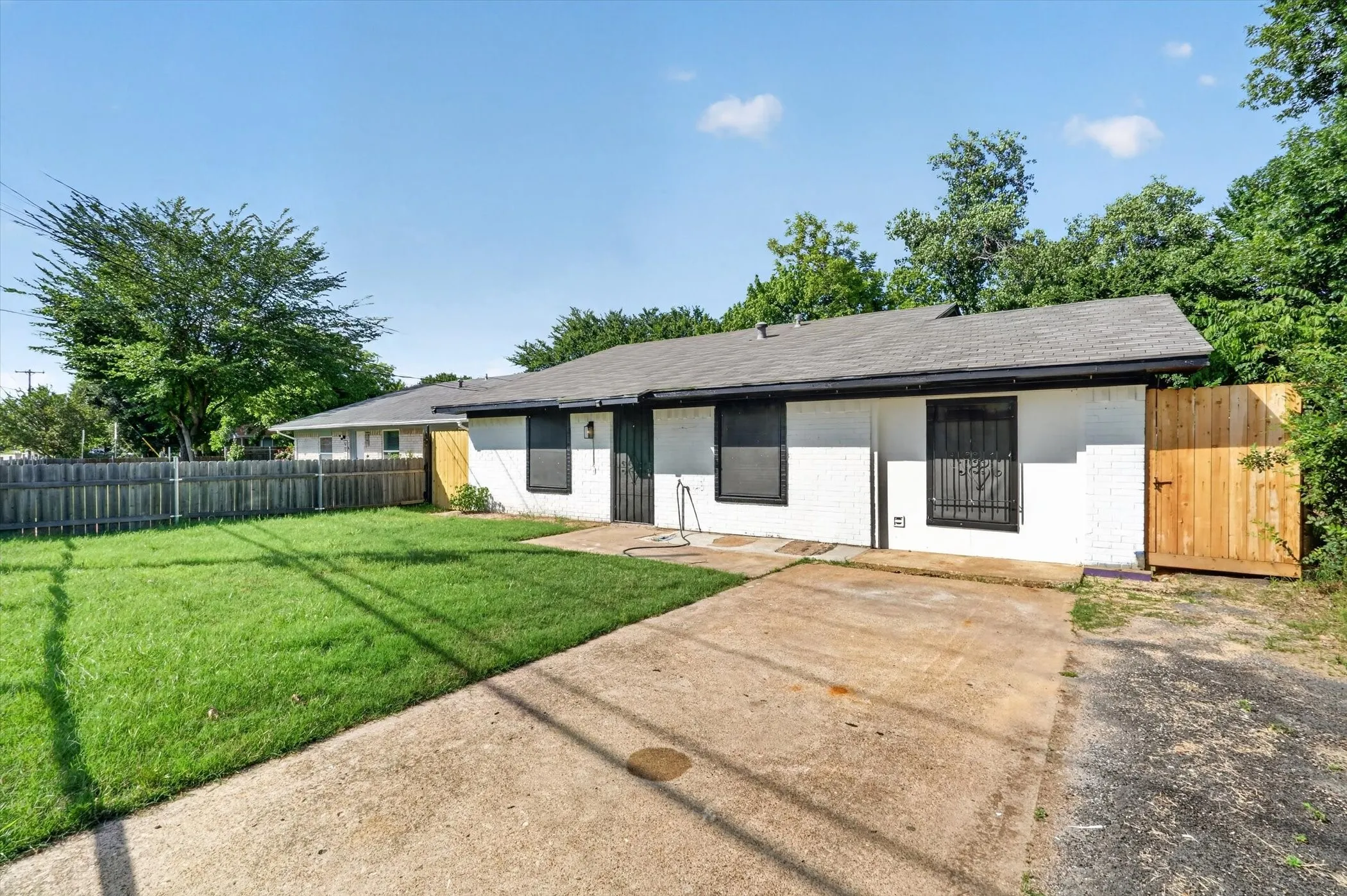 Single Family Residence For Sale in Dallas County , 12415 Kleberg Road, Dallas, Texas 75253, 3 Bedroom, 2 Bathroom, Garage spaces, 1,352 Sqft, built in 1973, mls#21300155, Real Estate Agent in Dallas, Homes For Sale in Dallas county, Homes For Sale in Dallas, Realtor in Dallas Texas, Real Estate Brokerage Independent Realty Texas, Luminita Cordes Realtor