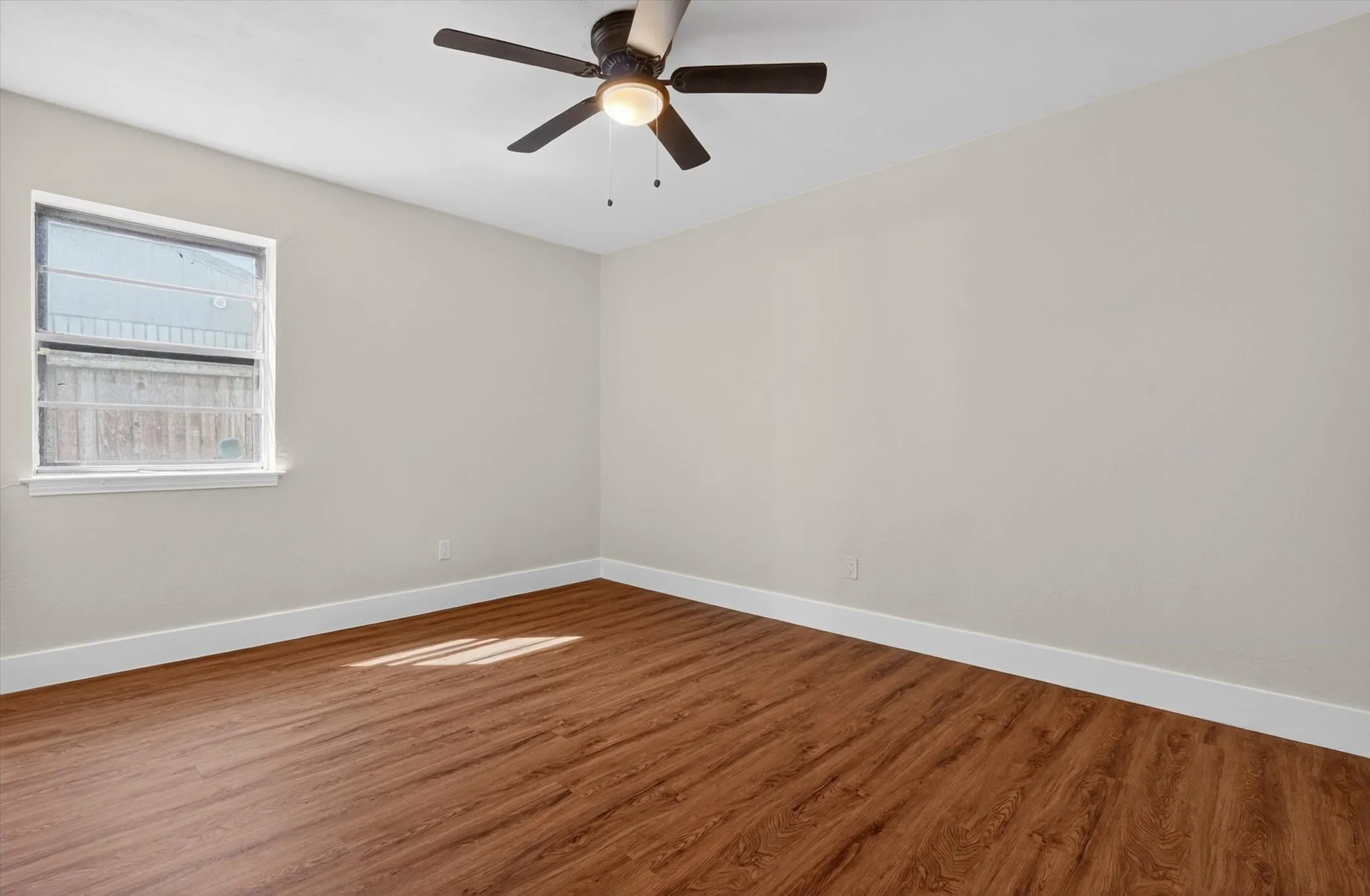 Single Family Residence For Sale in Dallas County , 12415 Kleberg Road, Dallas, Texas 75253, 3 Bedroom, 2 Bathroom, Garage spaces, 1,352 Sqft, built in 1973, mls#21300155, Real Estate Agent in Dallas, Homes For Sale in Dallas county, Homes For Sale in Dallas, Realtor in Dallas Texas, Real Estate Brokerage Independent Realty Texas, Luminita Cordes Realtor