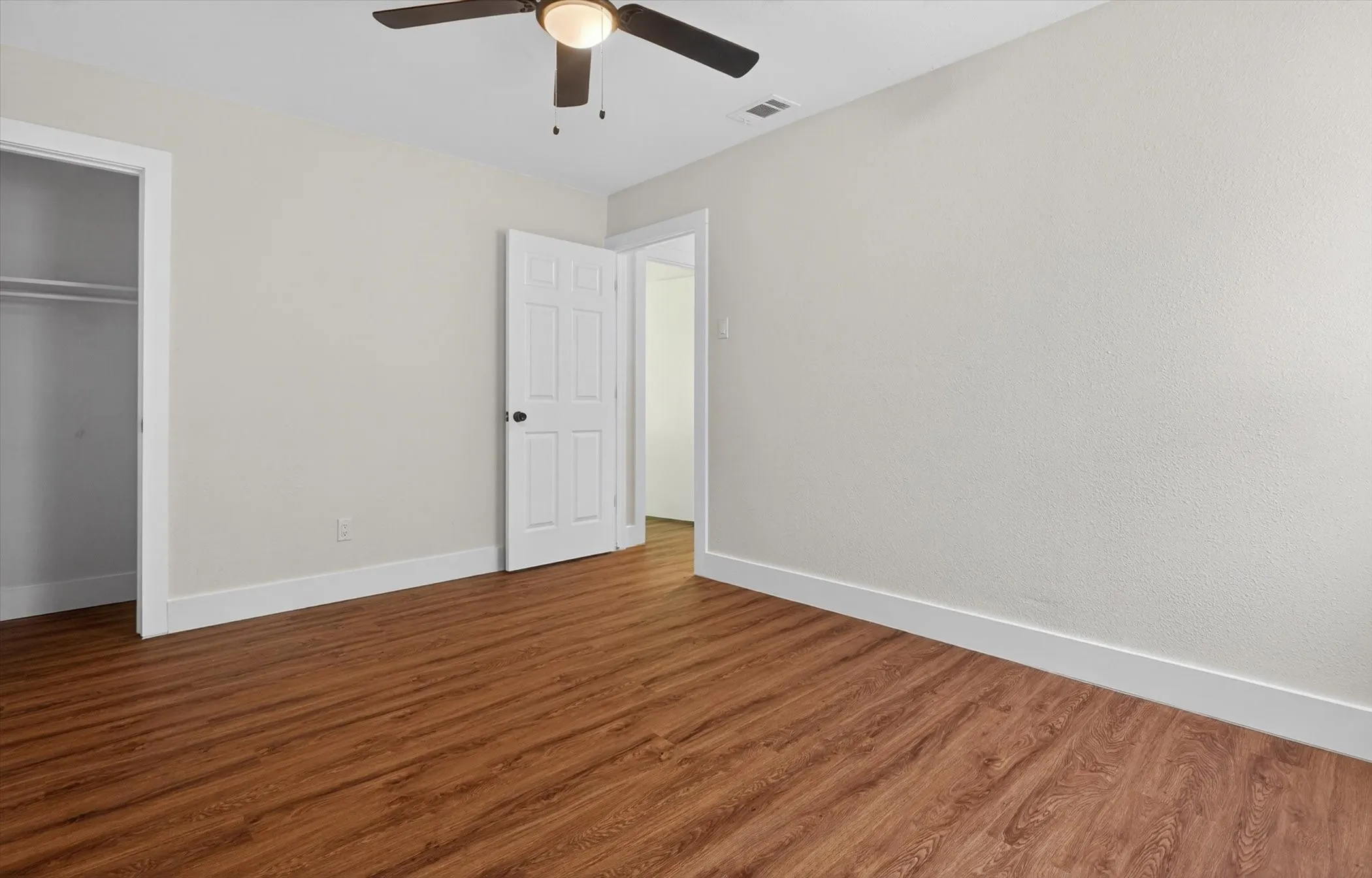 Single Family Residence For Sale in Dallas County , 12415 Kleberg Road, Dallas, Texas 75253, 3 Bedroom, 2 Bathroom, Garage spaces, 1,352 Sqft, built in 1973, mls#21300155, Real Estate Agent in Dallas, Homes For Sale in Dallas county, Homes For Sale in Dallas, Realtor in Dallas Texas, Real Estate Brokerage Independent Realty Texas, Luminita Cordes Realtor