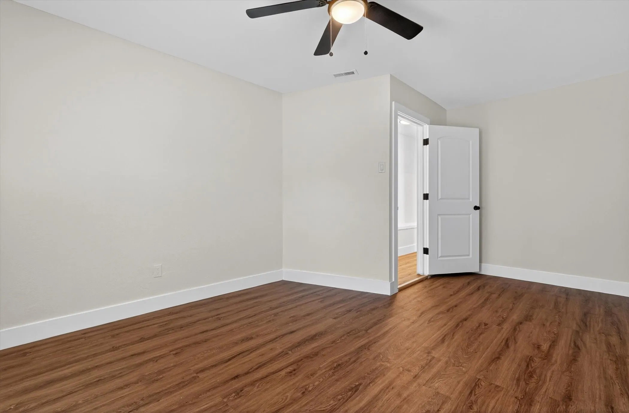 Single Family Residence For Sale in Dallas County , 12415 Kleberg Road, Dallas, Texas 75253, 3 Bedroom, 2 Bathroom, Garage spaces, 1,352 Sqft, built in 1973, mls#21300155, Real Estate Agent in Dallas, Homes For Sale in Dallas county, Homes For Sale in Dallas, Realtor in Dallas Texas, Real Estate Brokerage Independent Realty Texas, Luminita Cordes Realtor