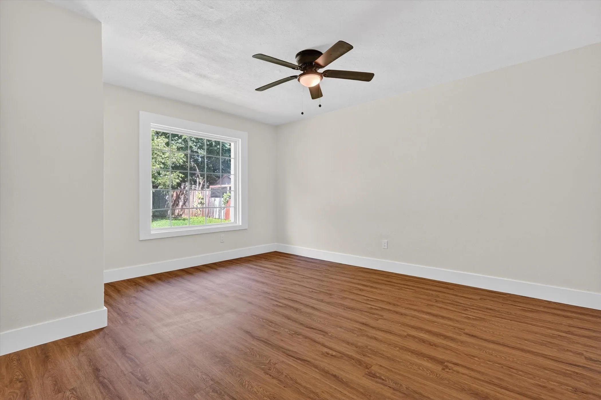 Single Family Residence For Sale in Dallas County , 12415 Kleberg Road, Dallas, Texas 75253, 3 Bedroom, 2 Bathroom, Garage spaces, 1,352 Sqft, built in 1973, mls#21300155, Real Estate Agent in Dallas, Homes For Sale in Dallas county, Homes For Sale in Dallas, Realtor in Dallas Texas, Real Estate Brokerage Independent Realty Texas, Luminita Cordes Realtor