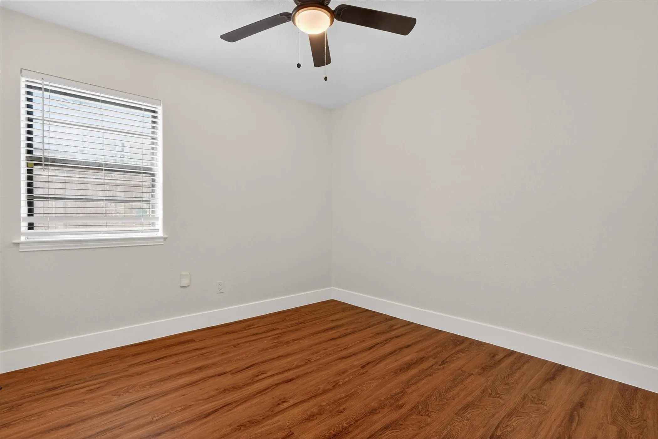 Single Family Residence For Sale in Dallas County , 12415 Kleberg Road, Dallas, Texas 75253, 3 Bedroom, 2 Bathroom, Garage spaces, 1,352 Sqft, built in 1973, mls#21300155, Real Estate Agent in Dallas, Homes For Sale in Dallas county, Homes For Sale in Dallas, Realtor in Dallas Texas, Real Estate Brokerage Independent Realty Texas, Luminita Cordes Realtor