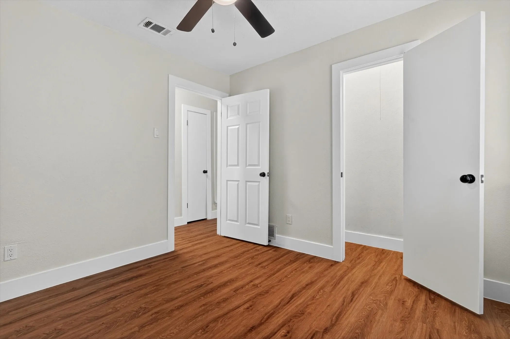 Single Family Residence For Sale in Dallas County , 12415 Kleberg Road, Dallas, Texas 75253, 3 Bedroom, 2 Bathroom, Garage spaces, 1,352 Sqft, built in 1973, mls#21300155, Real Estate Agent in Dallas, Homes For Sale in Dallas county, Homes For Sale in Dallas, Realtor in Dallas Texas, Real Estate Brokerage Independent Realty Texas, Luminita Cordes Realtor