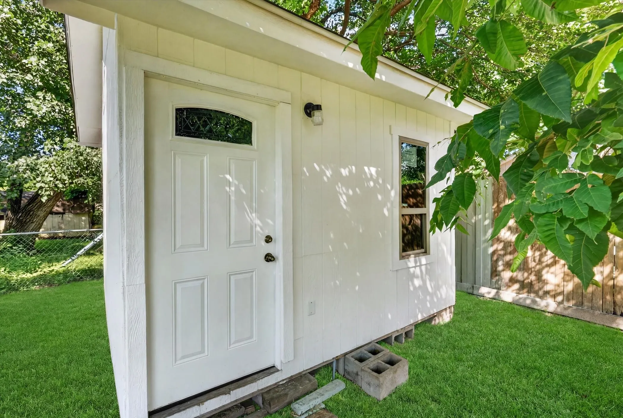 Single Family Residence For Sale in Dallas County , 12415 Kleberg Road, Dallas, Texas 75253, 3 Bedroom, 2 Bathroom, Garage spaces, 1,352 Sqft, built in 1973, mls#21300155, Real Estate Agent in Dallas, Homes For Sale in Dallas county, Homes For Sale in Dallas, Realtor in Dallas Texas, Real Estate Brokerage Independent Realty Texas, Luminita Cordes Realtor