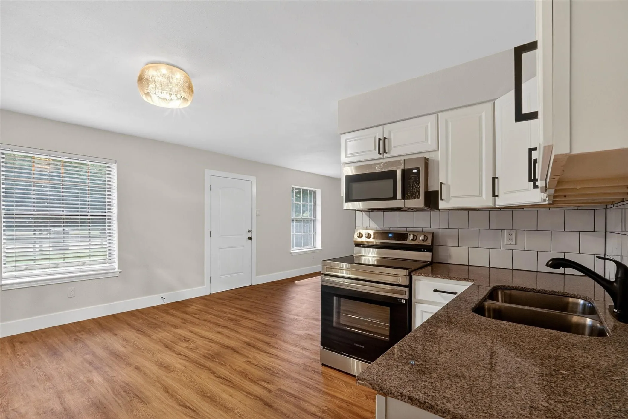 Single Family Residence For Sale in Dallas County , 12415 Kleberg Road, Dallas, Texas 75253, 3 Bedroom, 2 Bathroom, Garage spaces, 1,352 Sqft, built in 1973, mls#21300155, Real Estate Agent in Dallas, Homes For Sale in Dallas county, Homes For Sale in Dallas, Realtor in Dallas Texas, Real Estate Brokerage Independent Realty Texas, Luminita Cordes Realtor