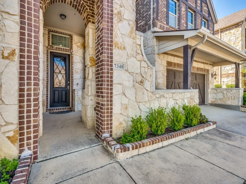 Single Family Residence For Rent in Dallas County , 7340 Beranger Drive, Irving, Texas 75063, 5 Bedroom, 4 Bathroom, 2 Garage spaces, 4,259 Sqft, built in 2014, mls#21300980, Real Estate Agent in Irving, Homes For Rent in Dallas county, Homes For Rent in Irving, Realtor in Irving Texas, Real Estate Brokerage Independent Realty Texas, Luminita Cordes Realtor