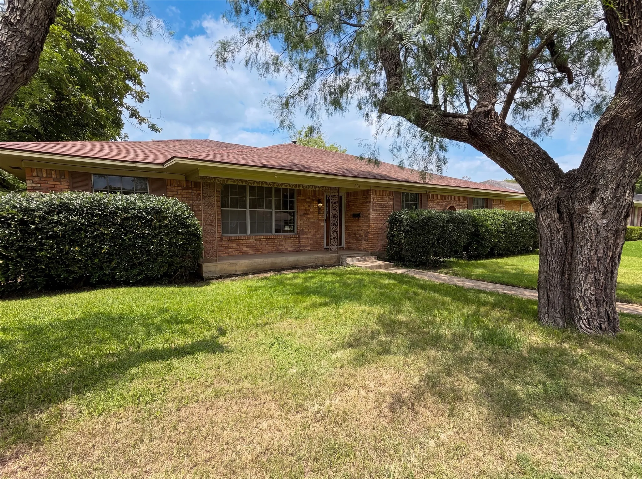 Single Family Residence For Sale in Dallas County , 3327 Portlock Drive, Farmers Branch, Texas 75234, 4 Bedroom, 2 Bathroom, 2 Garage spaces, 1,744 Sqft, built in 1960, mls#21300677, Real Estate Agent in Farmers Branch, Homes For Sale in Dallas county, Homes For Sale in Farmers Branch, Realtor in Farmers Branch Texas, Real Estate Brokerage Independent Realty Texas, Luminita Cordes Realtor