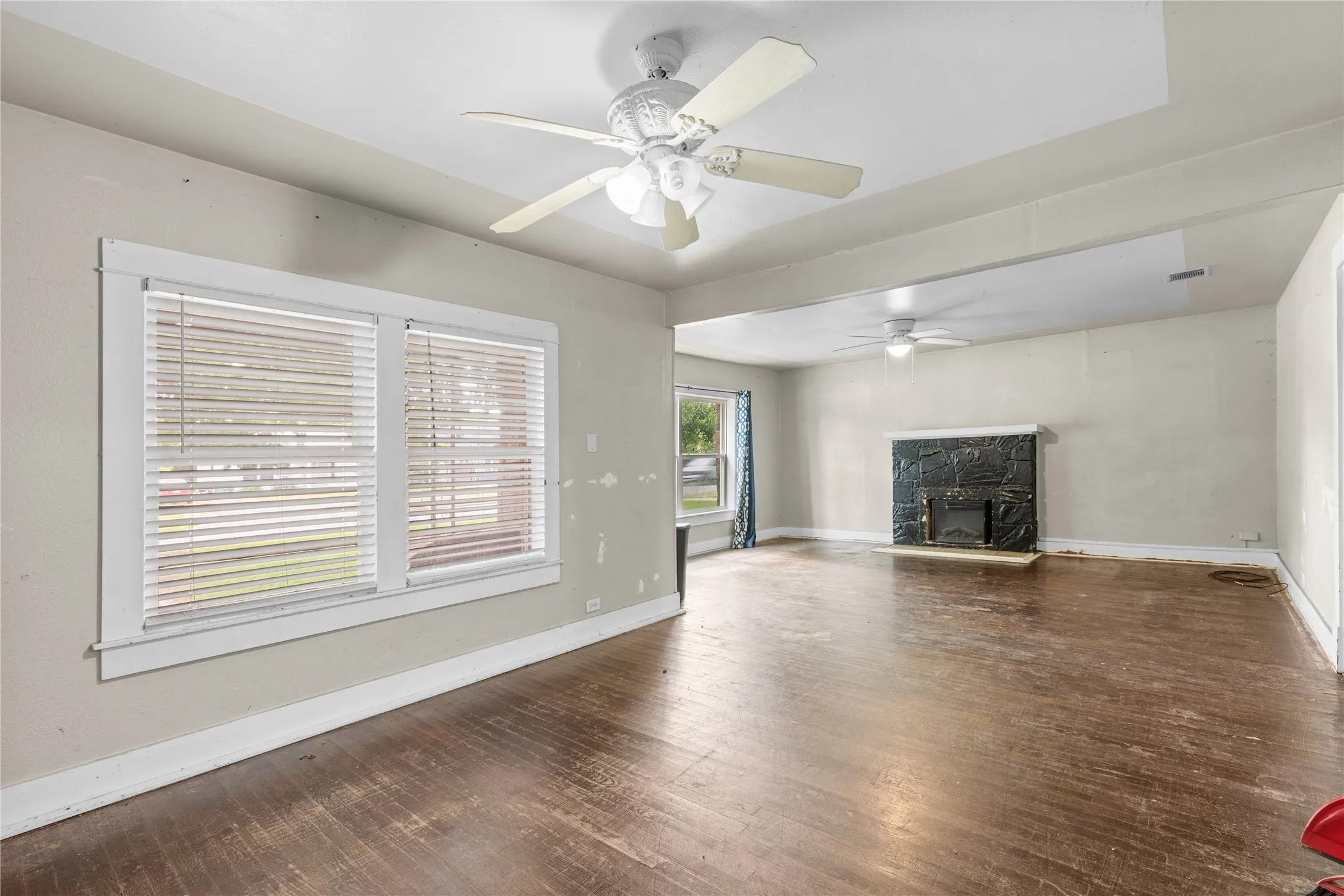 Single Family Residence For Sale in Grayson County , 1211 N Harrison Avenue, Sherman, Texas 75090, 3 Bedroom, 1 Bathroom, Garage spaces, 1,399 Sqft, built in 1930, mls#21300985, Real Estate Agent in Sherman, Homes For Sale in Grayson county, Homes For Sale in Sherman, Realtor in Sherman Texas, Real Estate Brokerage Independent Realty Texas, Luminita Cordes Realtor
