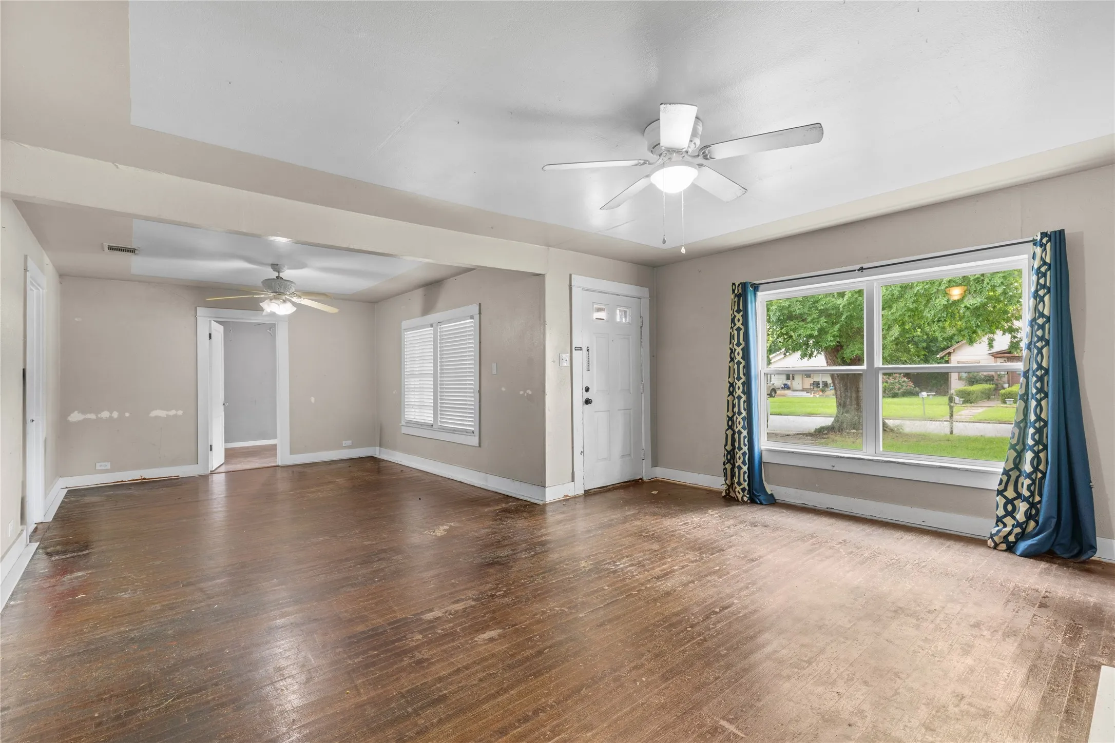 Single Family Residence For Sale in Grayson County , 1211 N Harrison Avenue, Sherman, Texas 75090, 3 Bedroom, 1 Bathroom, Garage spaces, 1,399 Sqft, built in 1930, mls#21300985, Real Estate Agent in Sherman, Homes For Sale in Grayson county, Homes For Sale in Sherman, Realtor in Sherman Texas, Real Estate Brokerage Independent Realty Texas, Luminita Cordes Realtor