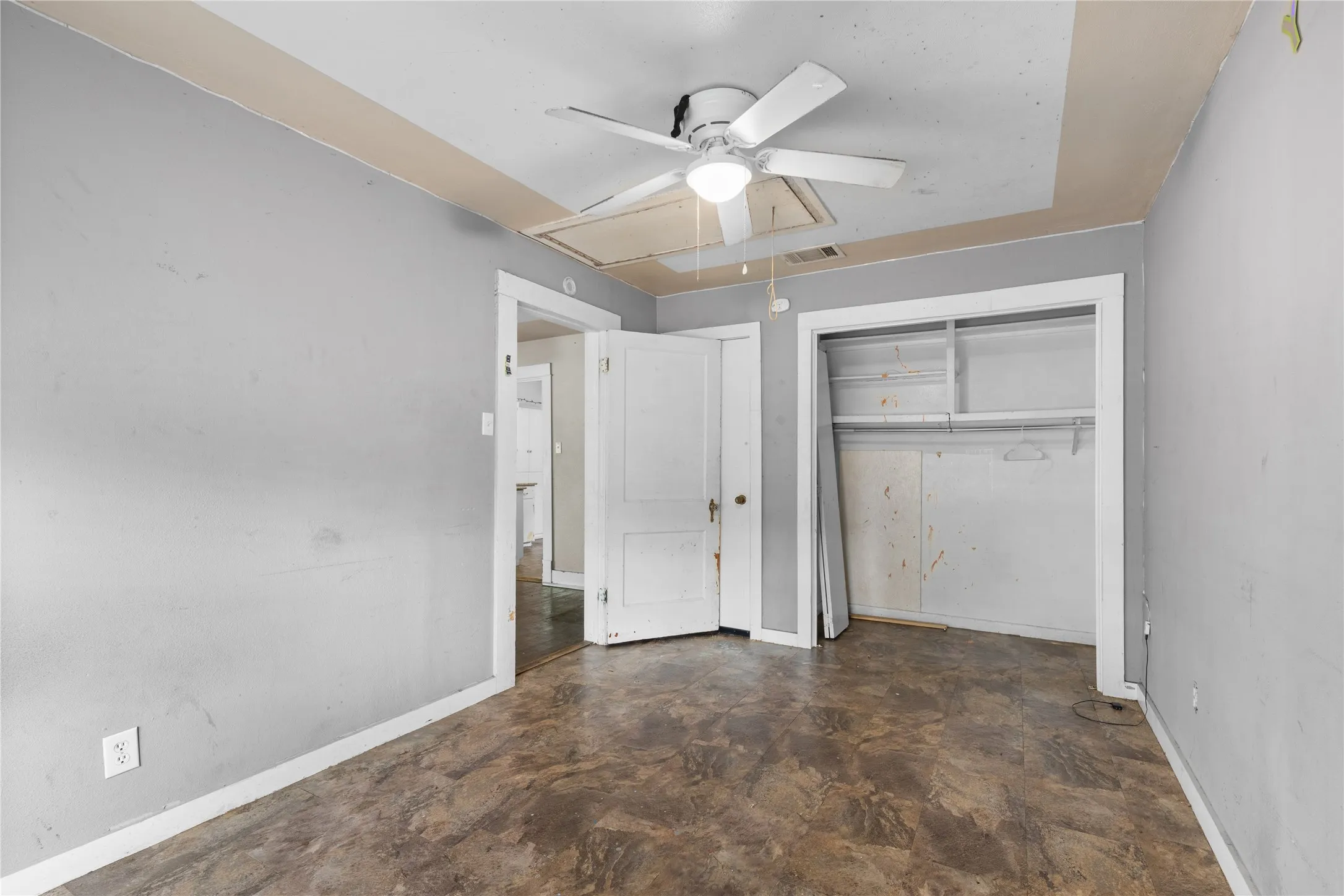 Single Family Residence For Sale in Grayson County , 1211 N Harrison Avenue, Sherman, Texas 75090, 3 Bedroom, 1 Bathroom, Garage spaces, 1,399 Sqft, built in 1930, mls#21300985, Real Estate Agent in Sherman, Homes For Sale in Grayson county, Homes For Sale in Sherman, Realtor in Sherman Texas, Real Estate Brokerage Independent Realty Texas, Luminita Cordes Realtor